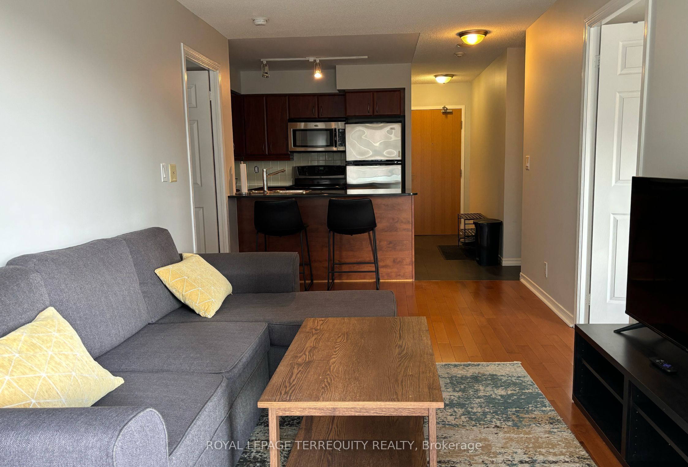 736 Spadina Avenue 1011, Toronto, ON M5S 2J6 photo 5