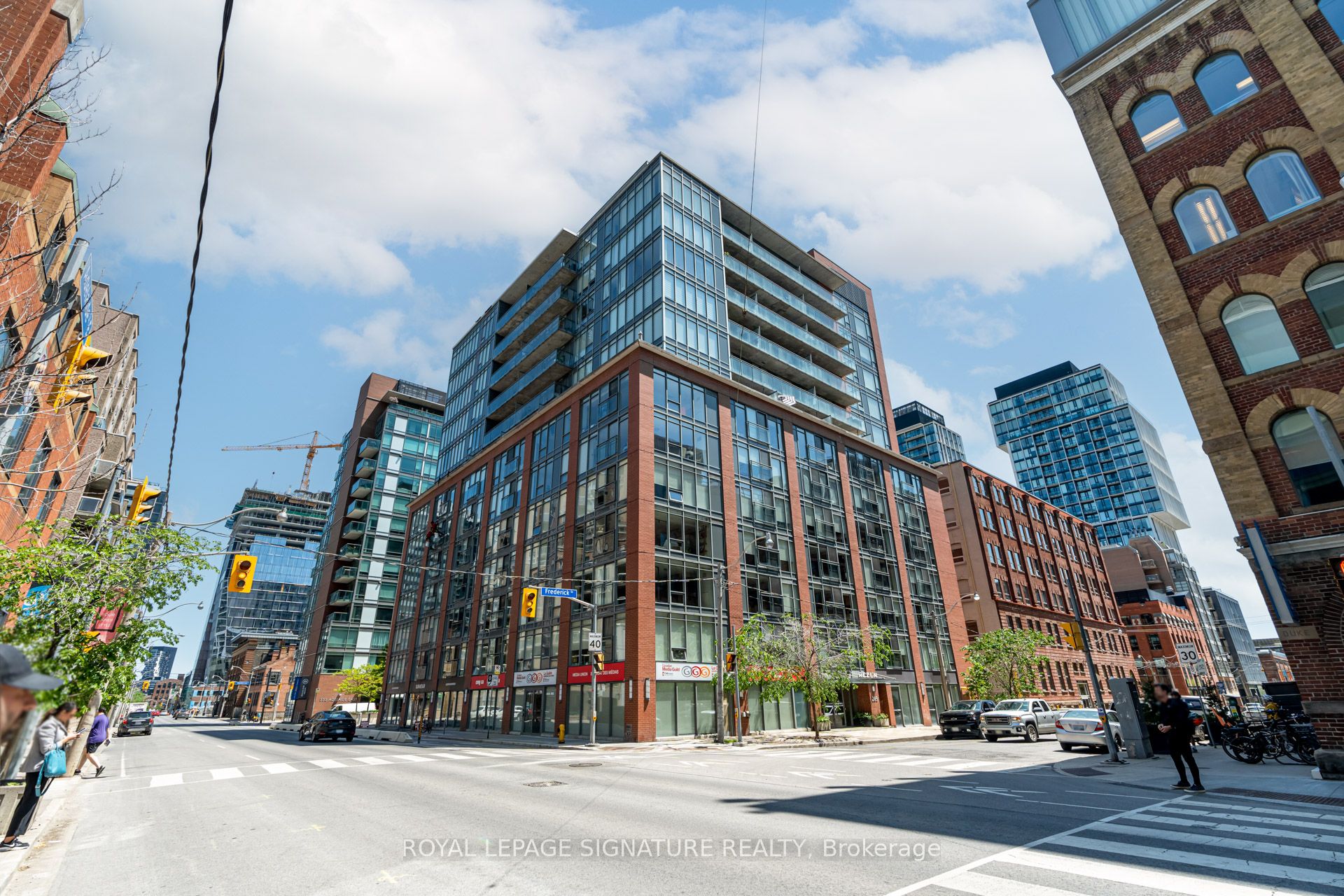 205 Frederick Street 1010, Toronto, ON M5A 4V3