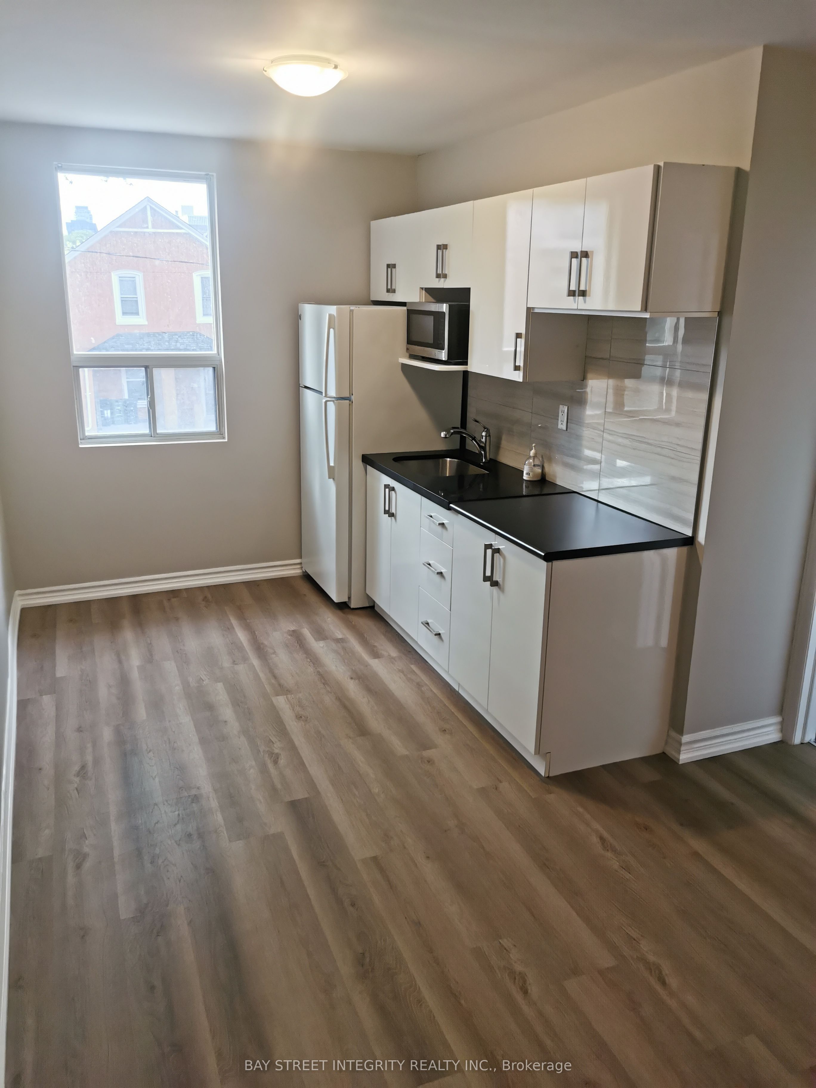 7 D'arcy Street, Toronto, ON M5T 1J8 photo 2