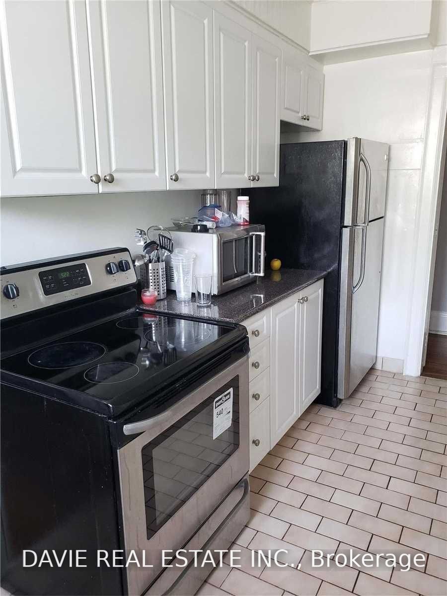 38 Montclair Avenue Apt. 3, Toronto, ON M4V 1W1 photo 2