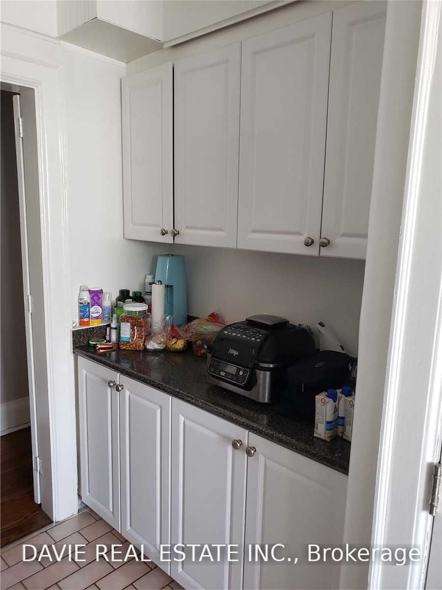 38 Montclair Avenue Apt. 3, Toronto, ON M4V 1W1 photo 3