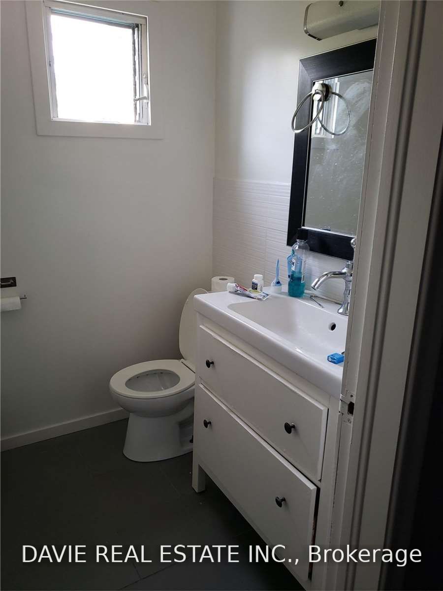 38 Montclair Avenue Apt. 3, Toronto, ON M4V 1W1 photo 4