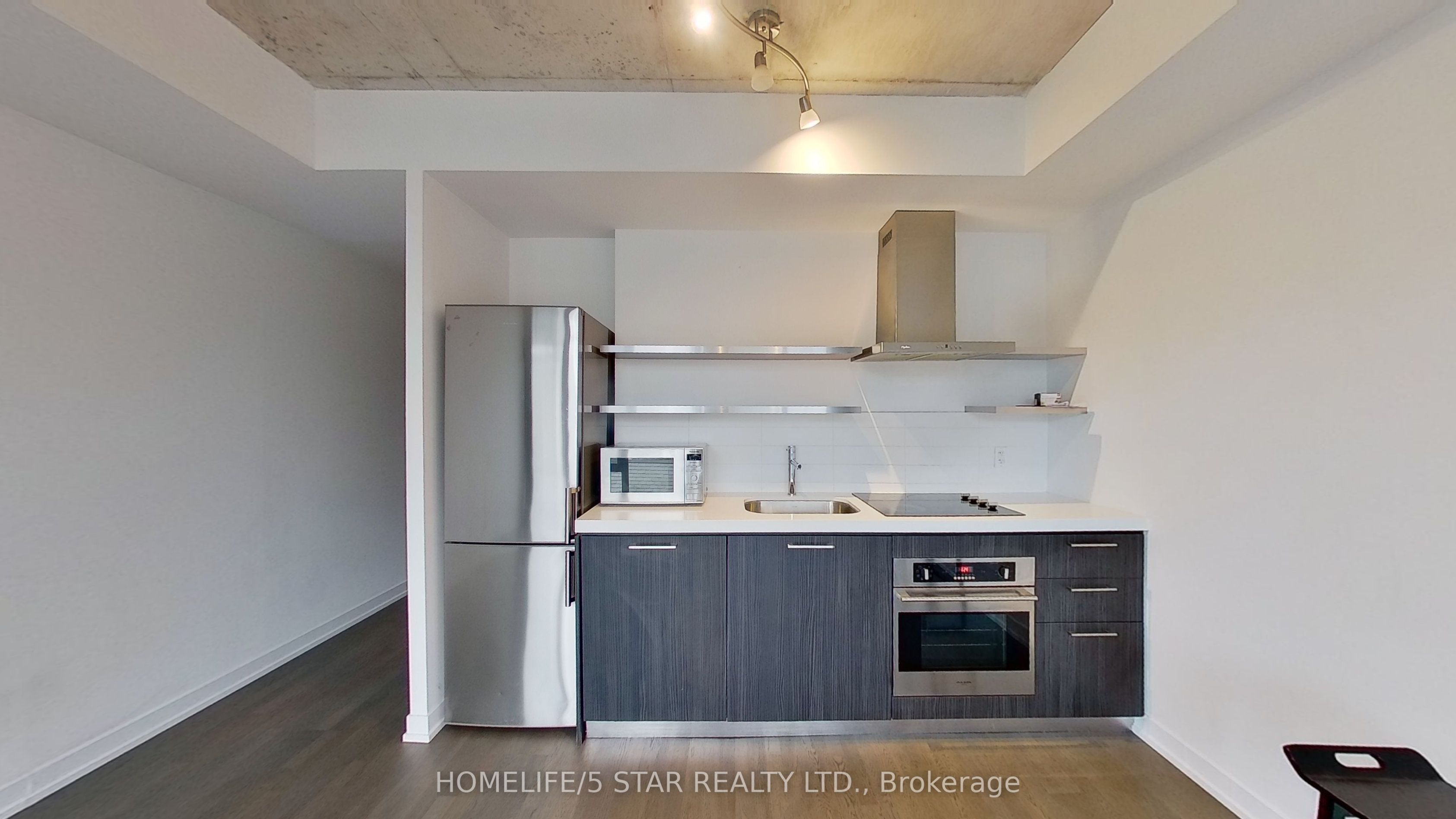 560 KING Street W 618, Toronto, ON M5V 0L5 photo 2