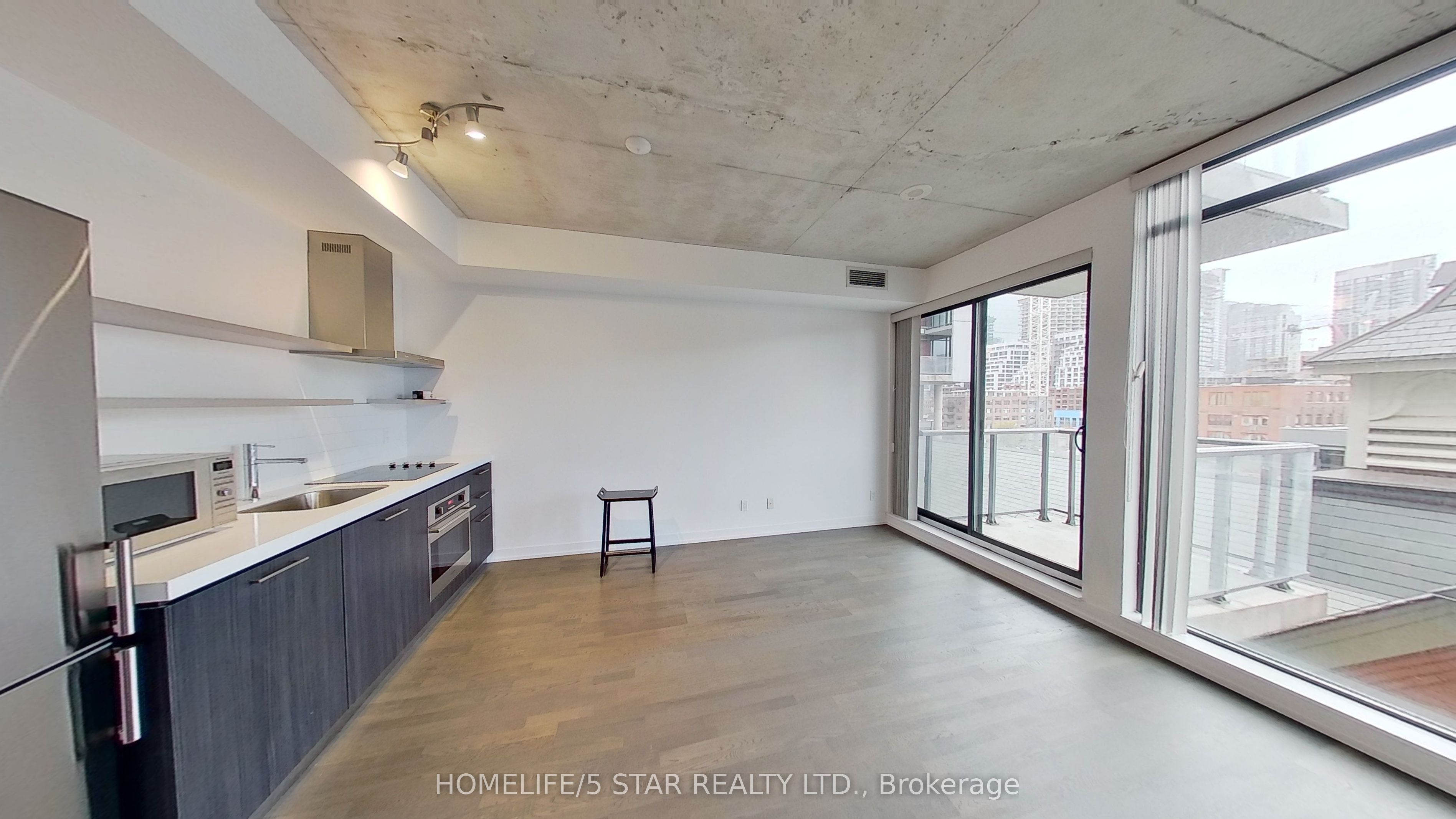 560 KING Street W 618, Toronto, ON M5V 0L5 photo 3