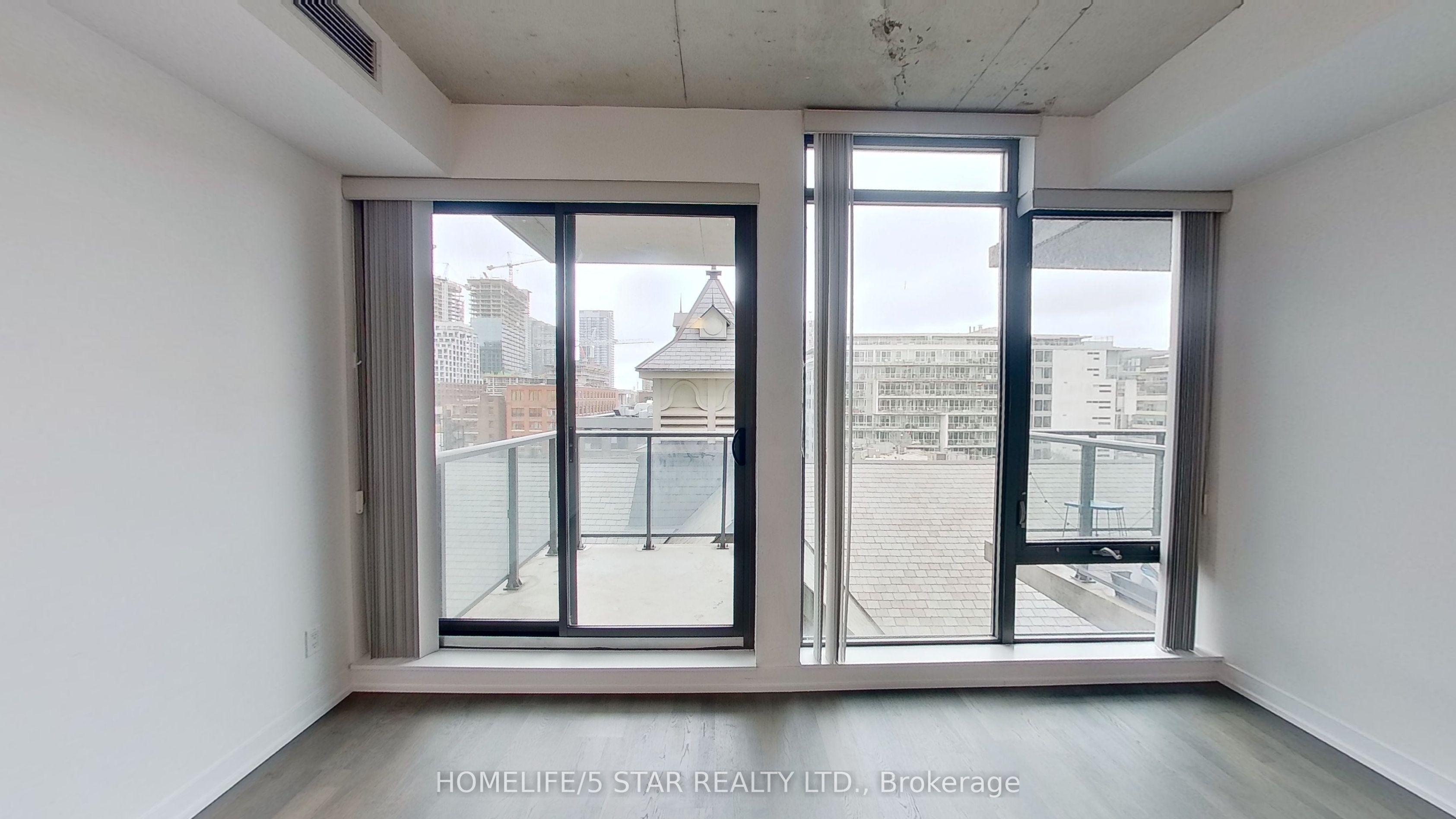 560 KING Street W 618, Toronto, ON M5V 0L5 photo 4