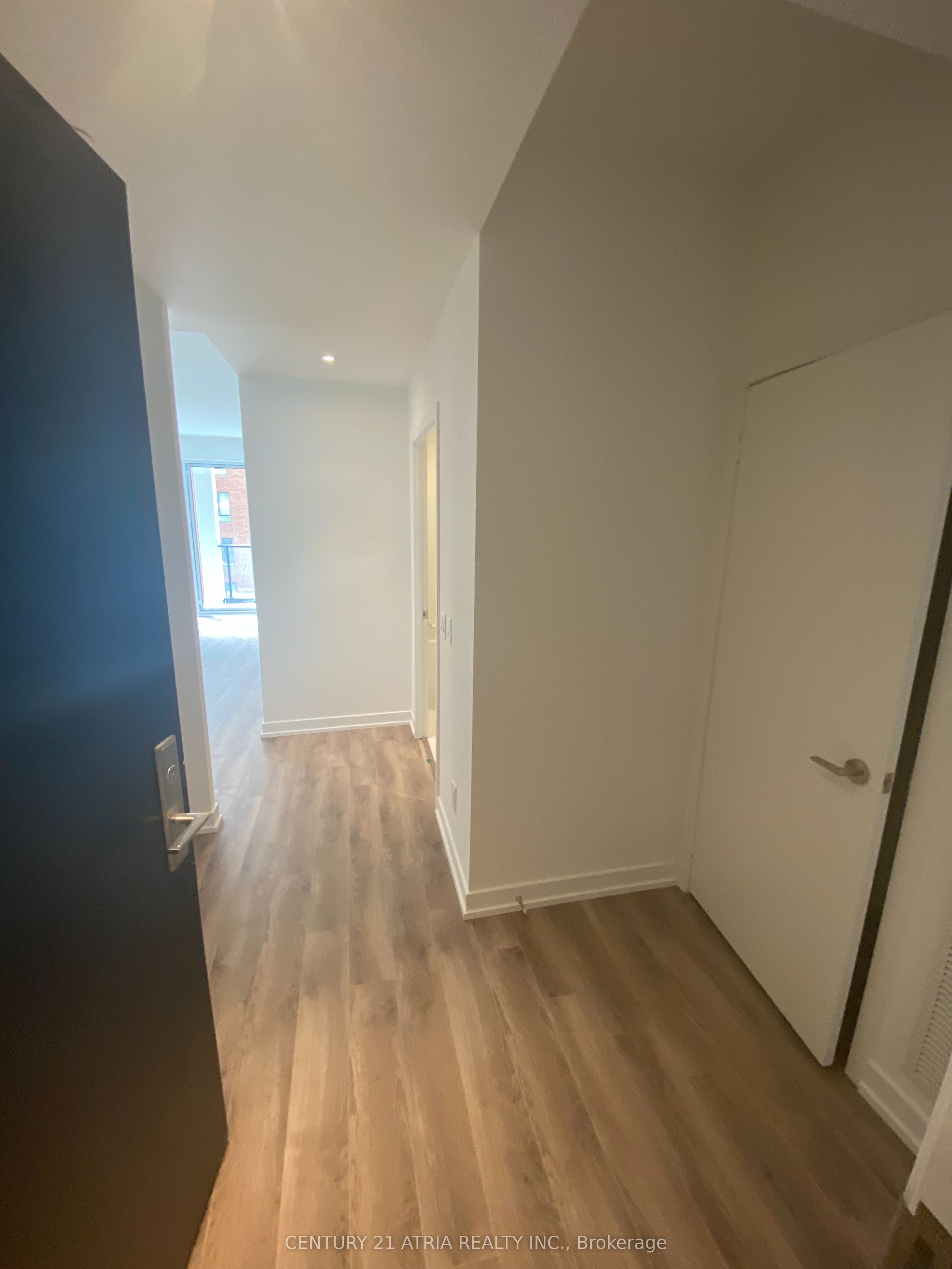 20 Edward Street 1713, Toronto, ON M5G 1C9 photo 3