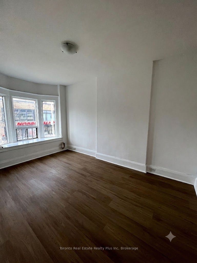 1053 Bloor Street W 2nd Fl, Toronto, ON M6H 1M4