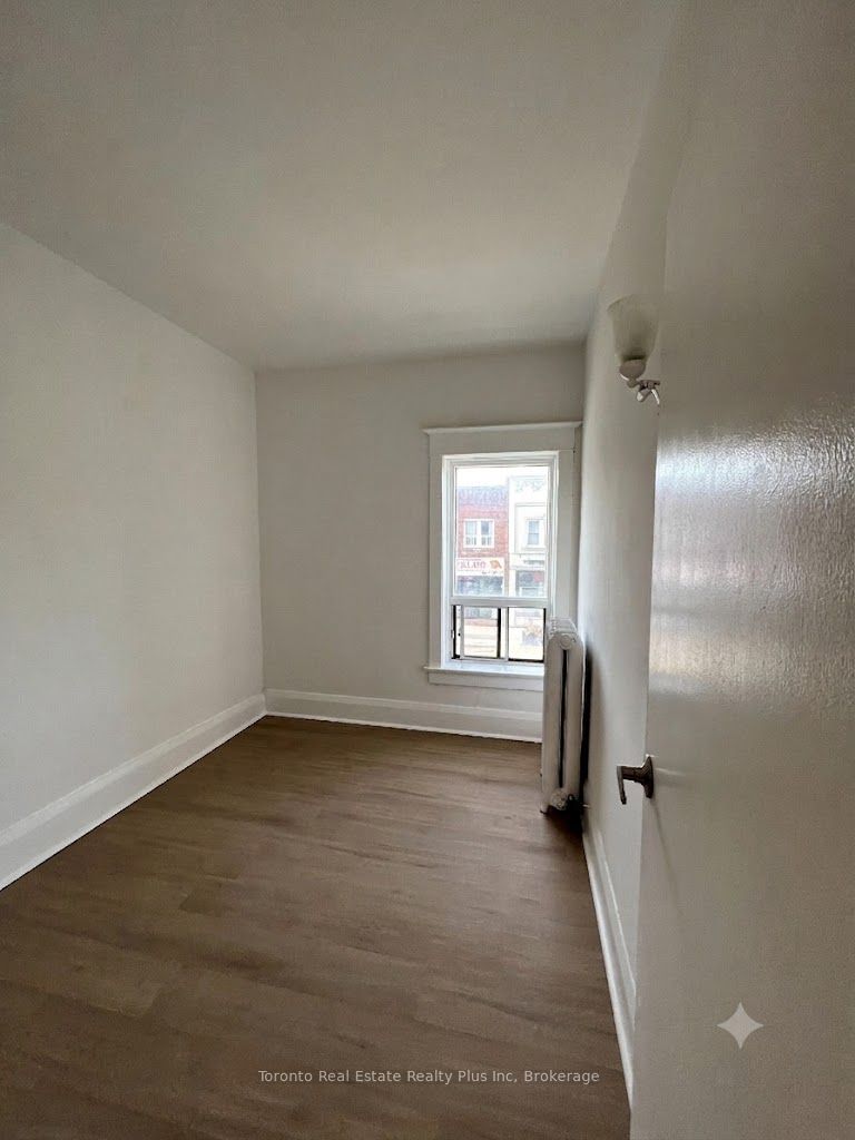 1053 Bloor Street W 2nd Fl, Toronto, ON M6H 1M4 photo 2