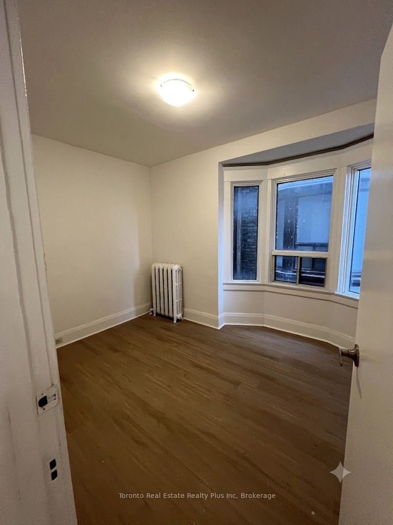 1053 Bloor Street W 2nd Fl, Toronto, ON M6H 1M4 photo 3