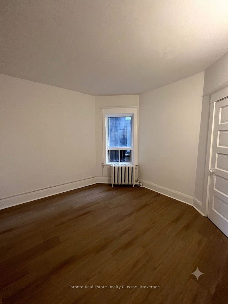 1053 Bloor Street W 2nd Fl, Toronto, ON M6H 1M4 photo 4