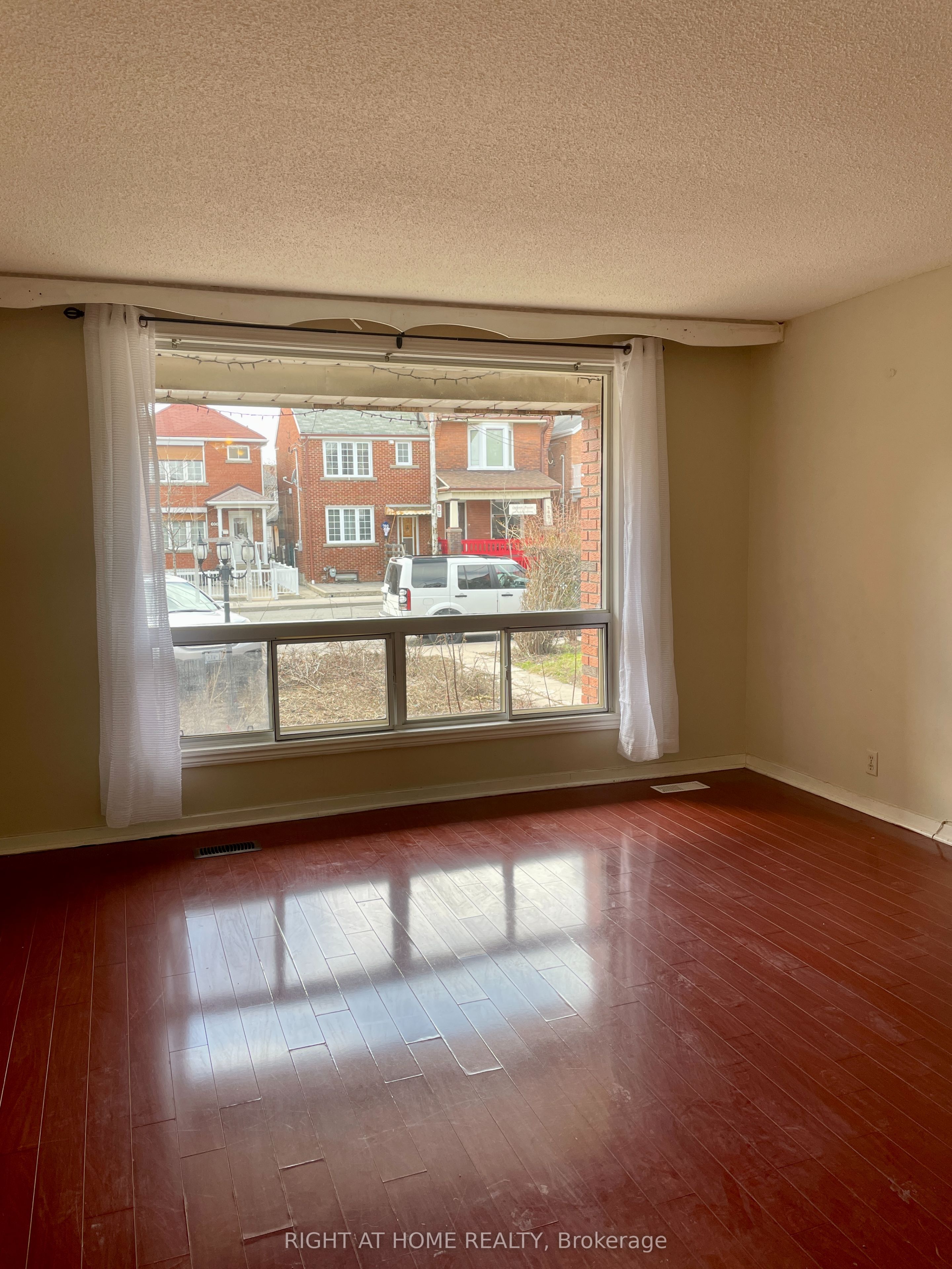 693 Ossington Avenue, Toronto, ON M6G 3T6 photo 4