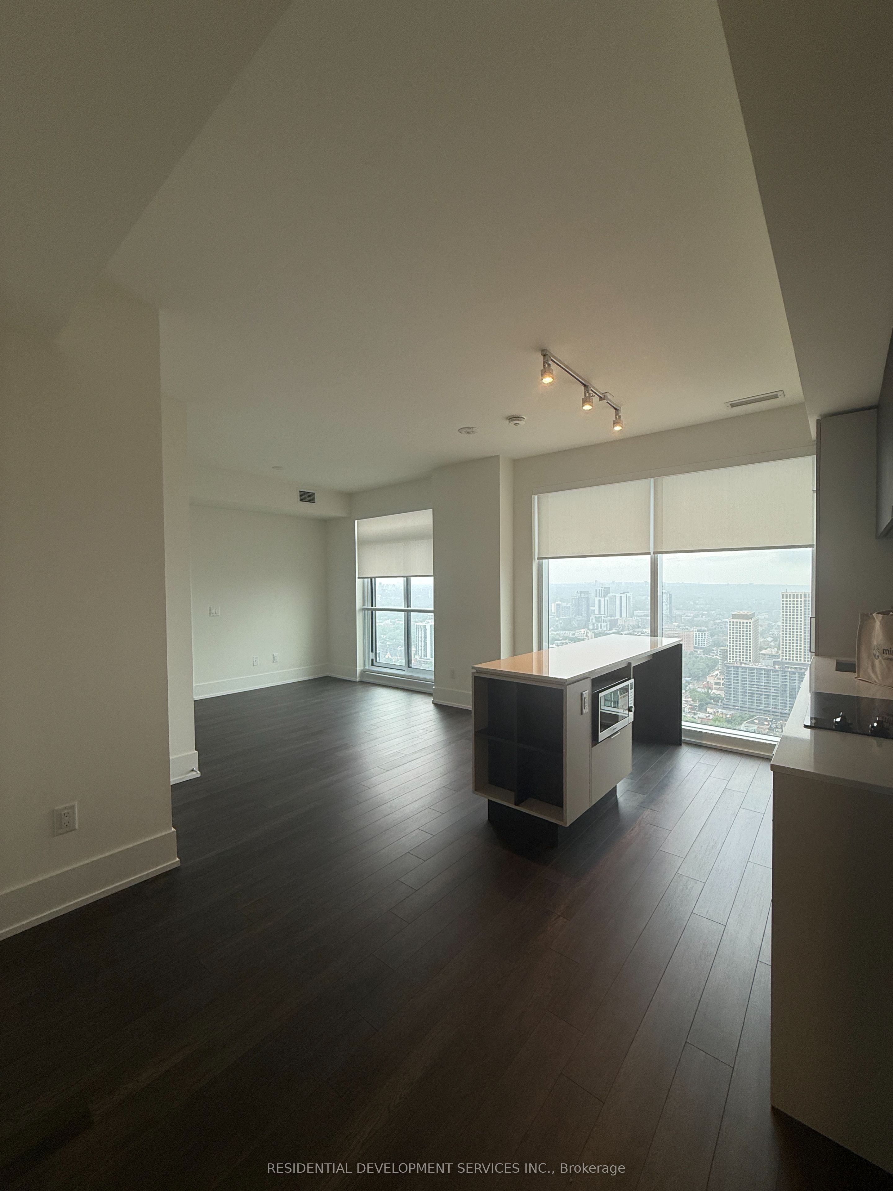 89 Church Street 4806, Toronto, ON M5C 0B7 photo 2