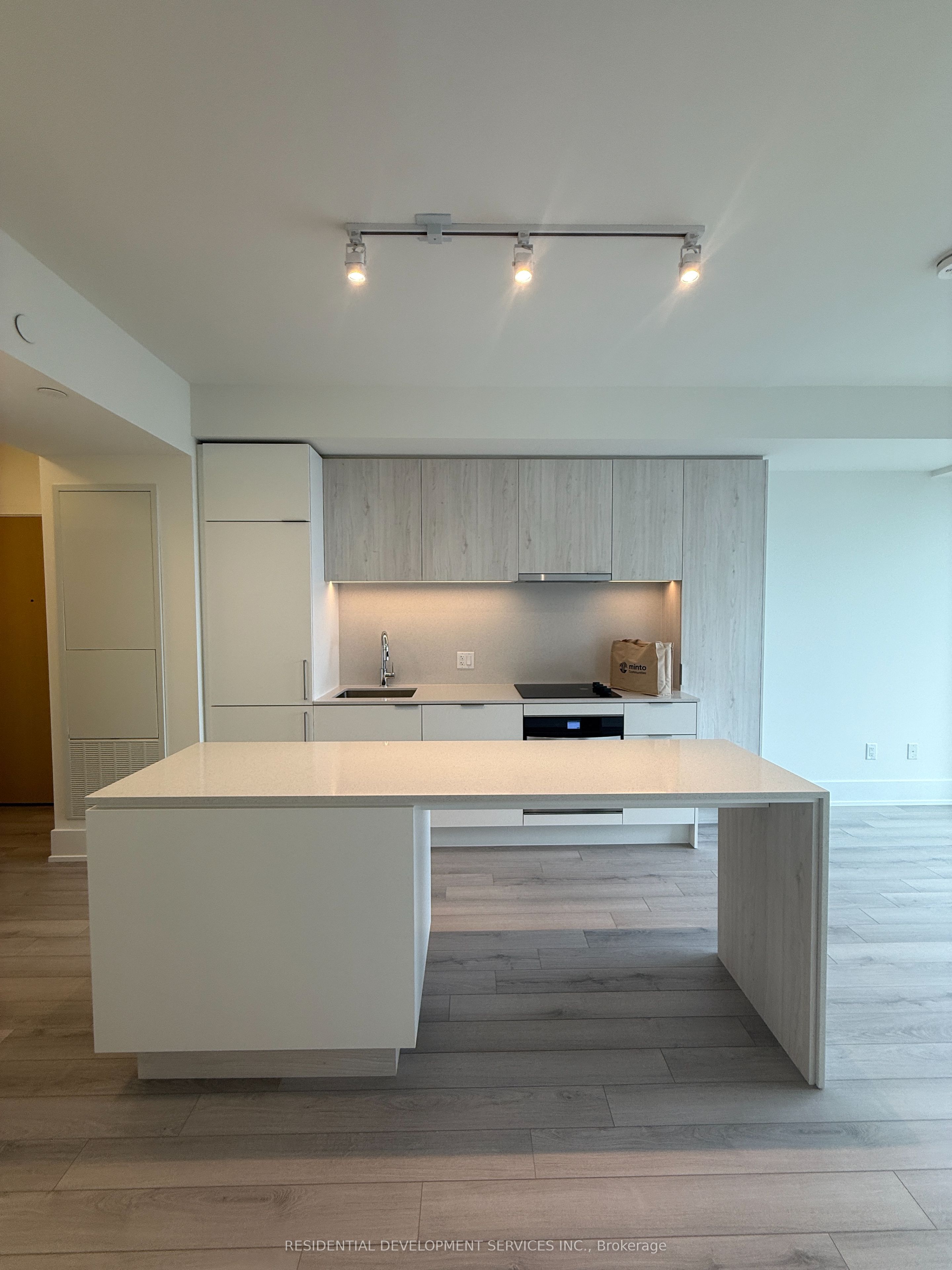89 Church Street 4604, Toronto, ON M5C 0B7 photo 3