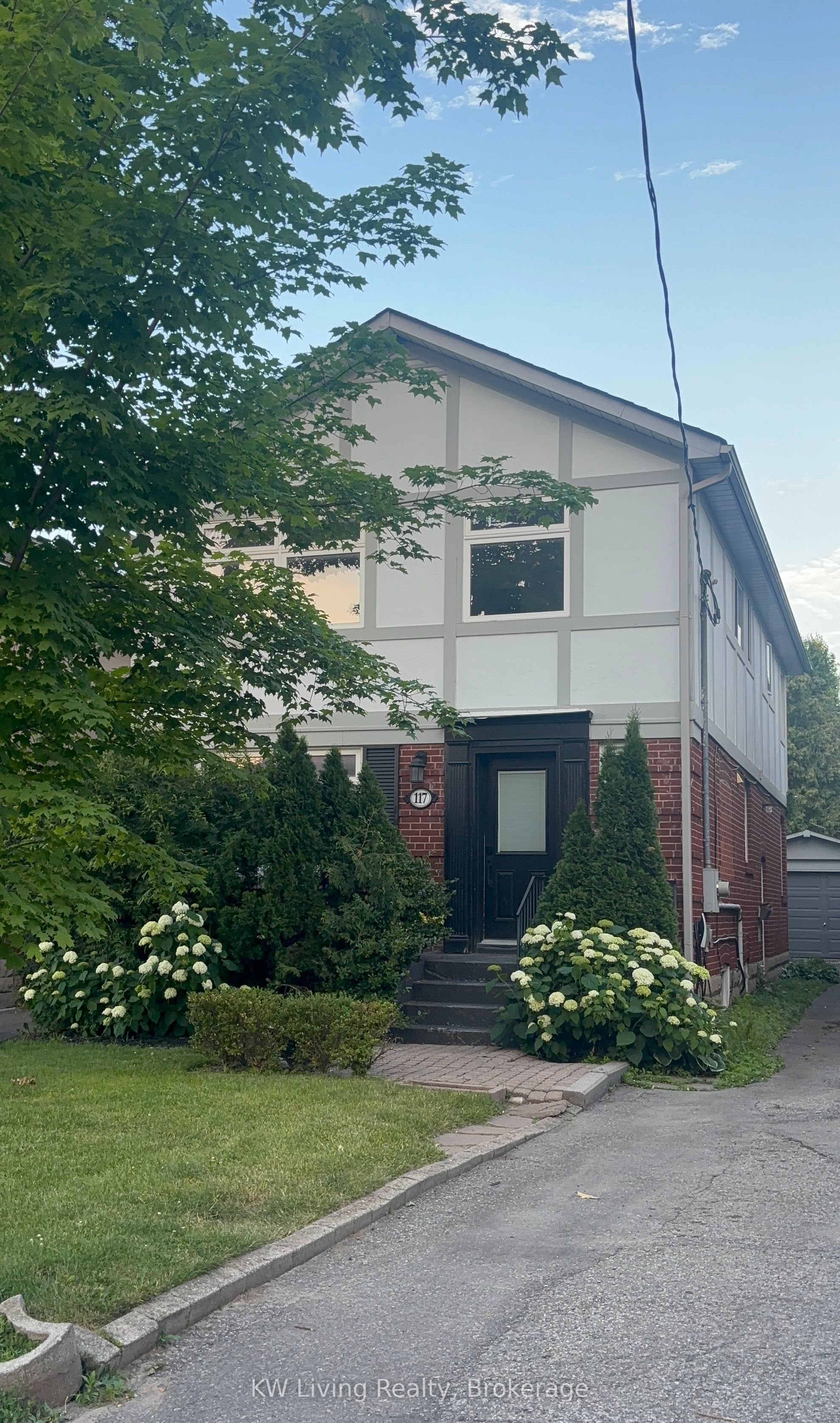 117 Sutherland Drive, Toronto, ON M4G 1H8