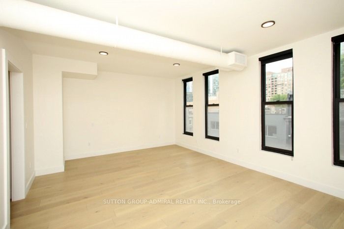 535 Yonge Street 3rd Flr, Toronto, ON M4Y 1Y5 photo 3
