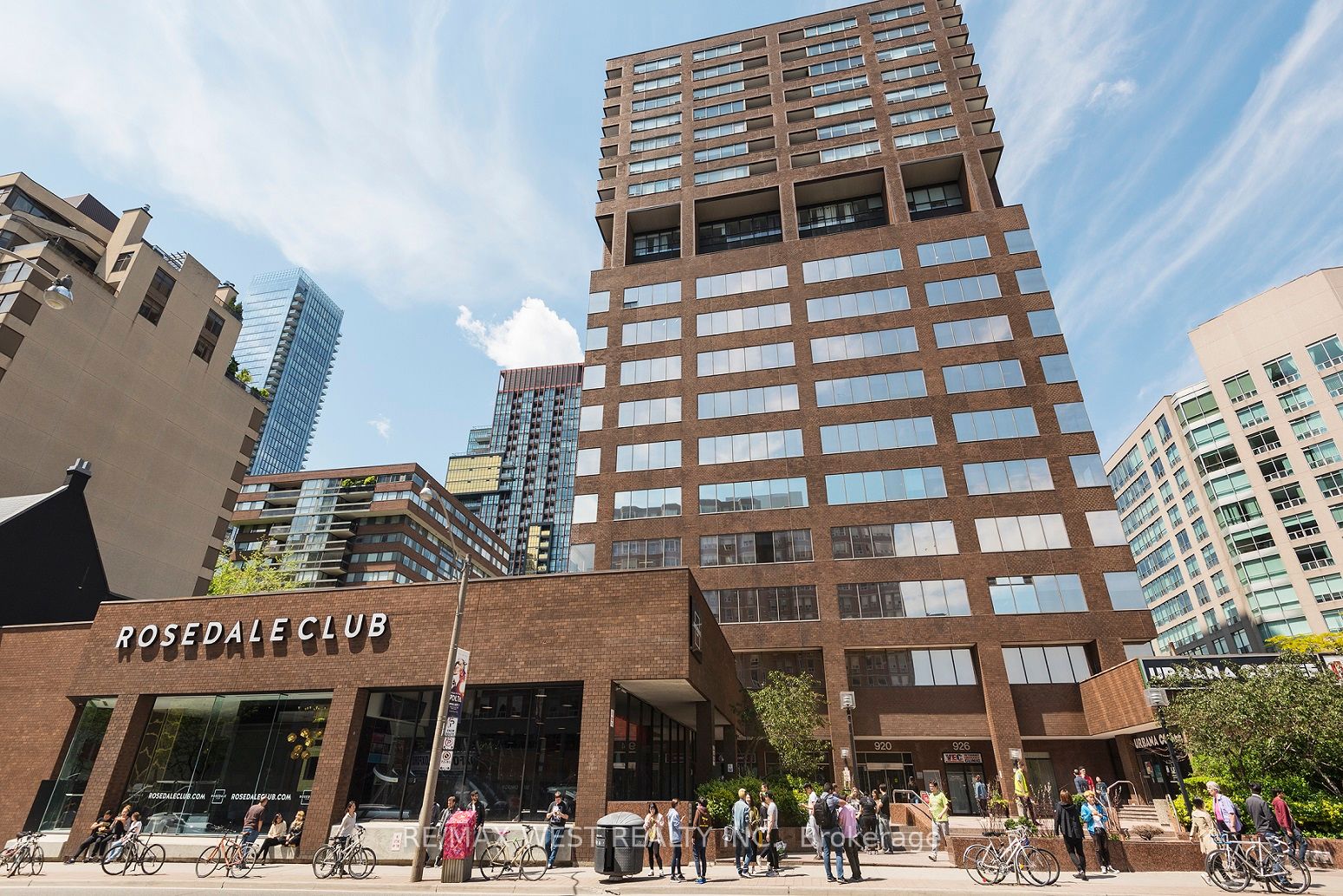914 Yonge Street 1206, Toronto, ON M4W 3C8