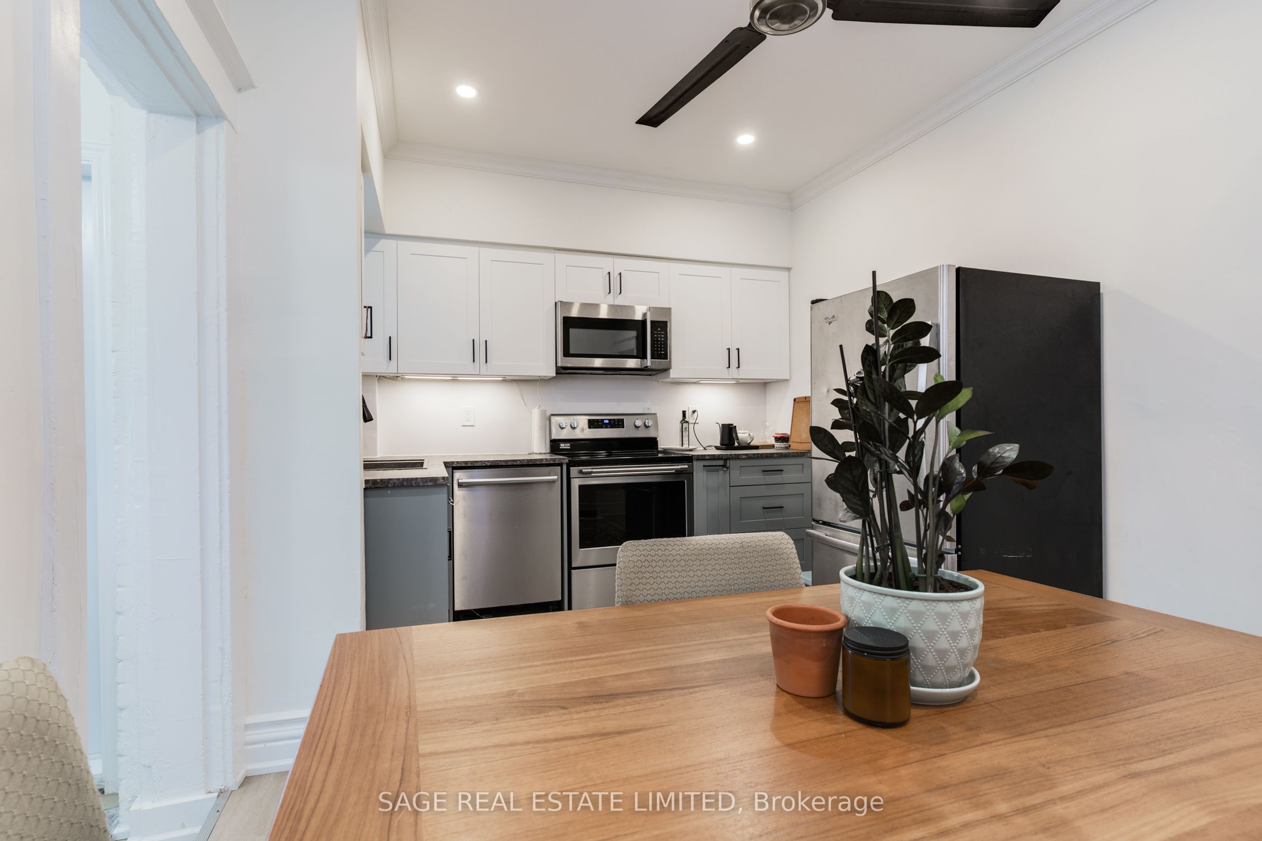 37 Rusholme Road Main, Toronto, ON M6J 3H3