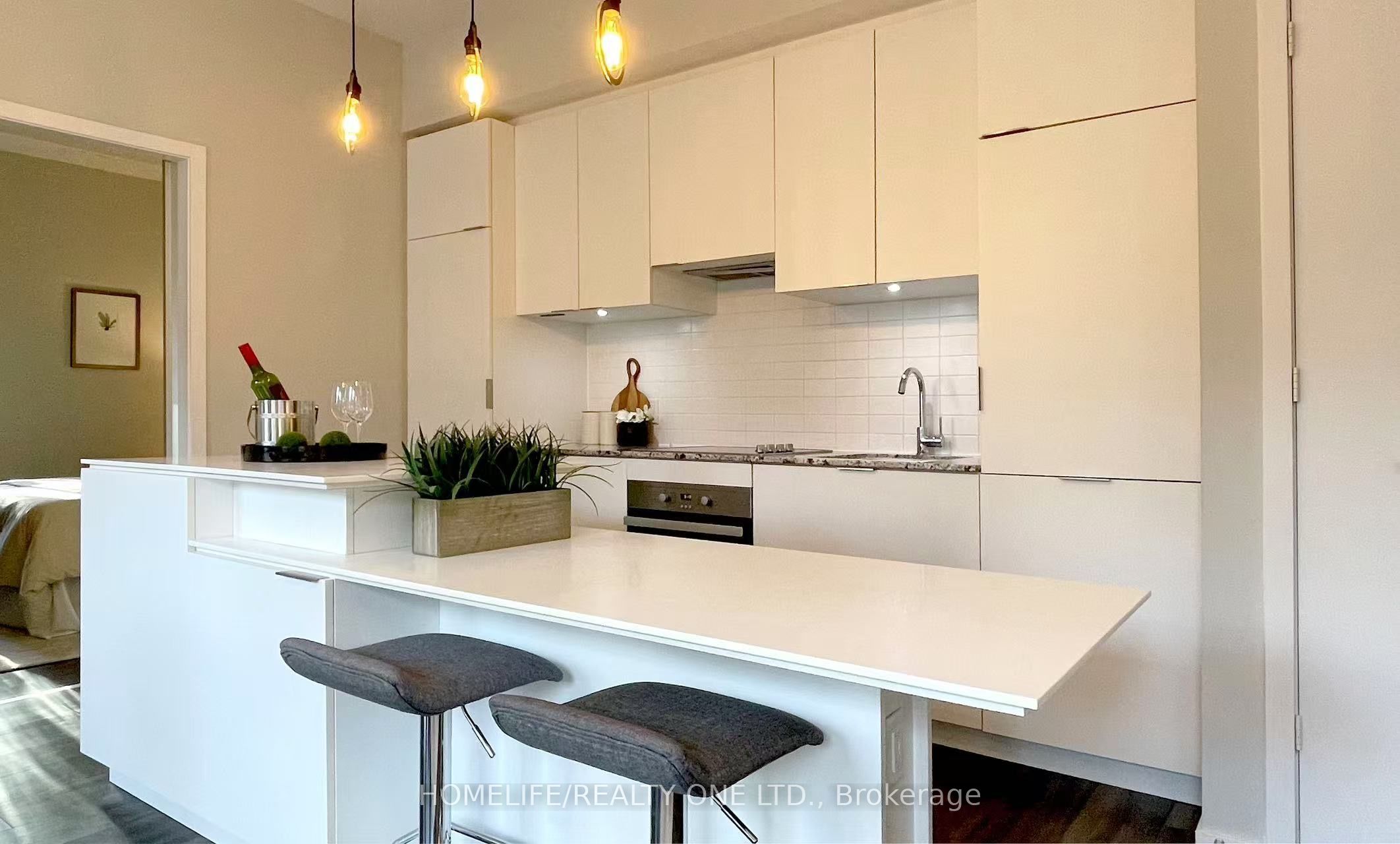 17 Dundonald Street 705, Toronto, ON M4Y 0E4 photo 4