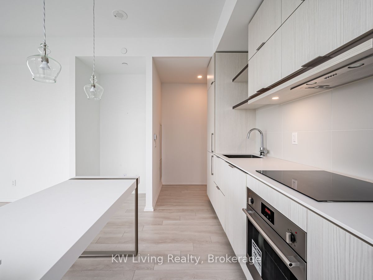 197 Yonge Street 2102, Toronto, ON M5B 0C1 photo 4