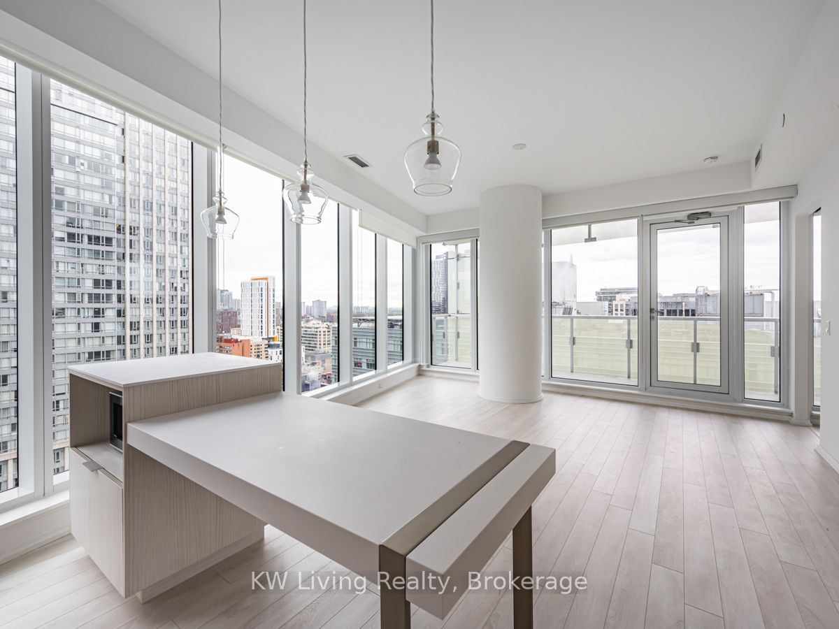 197 Yonge Street 2102, Toronto, ON M5B 0C1 photo 5
