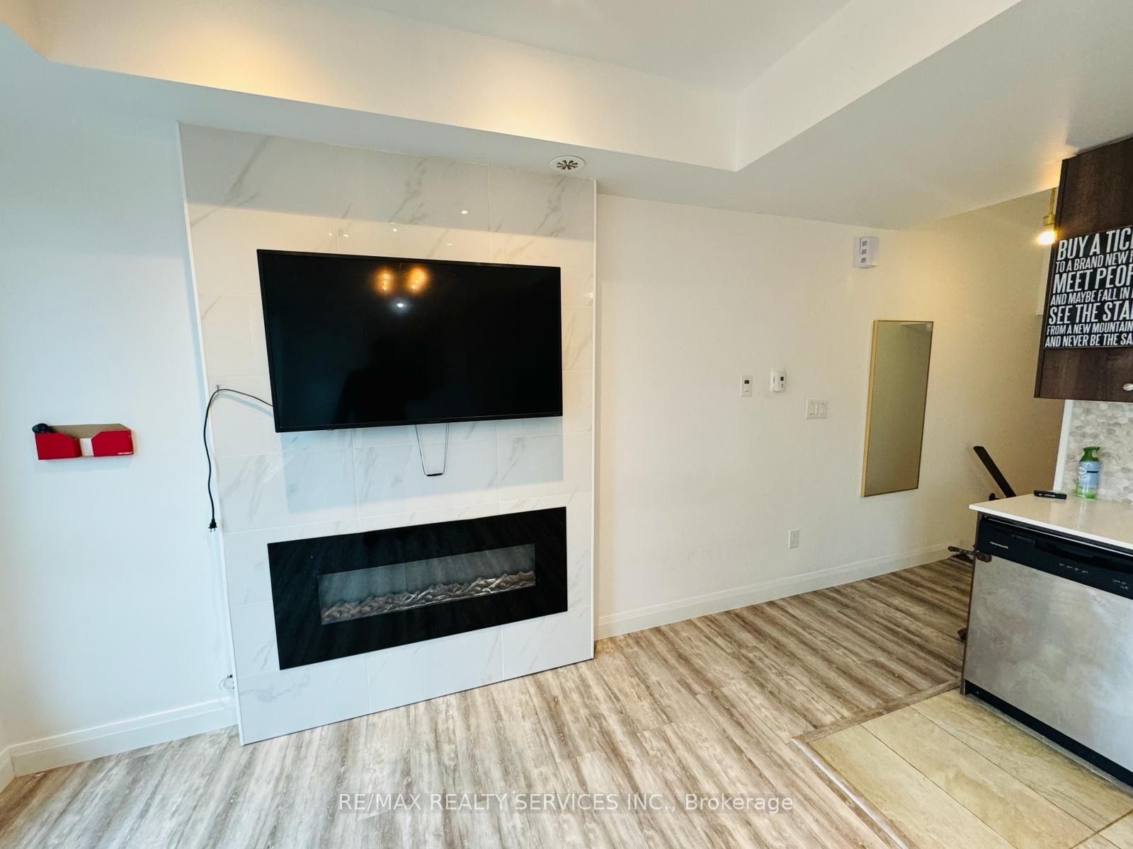 639 Lawrence Avenue W 321, Toronto, ON M6A 1A9 photo 4