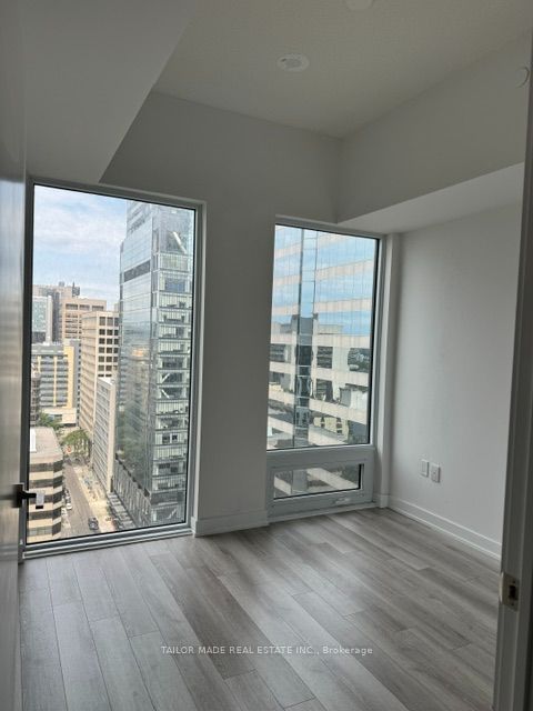 238 Simcoe Street 1802, Toronto, ON M5T 0E2 photo 5