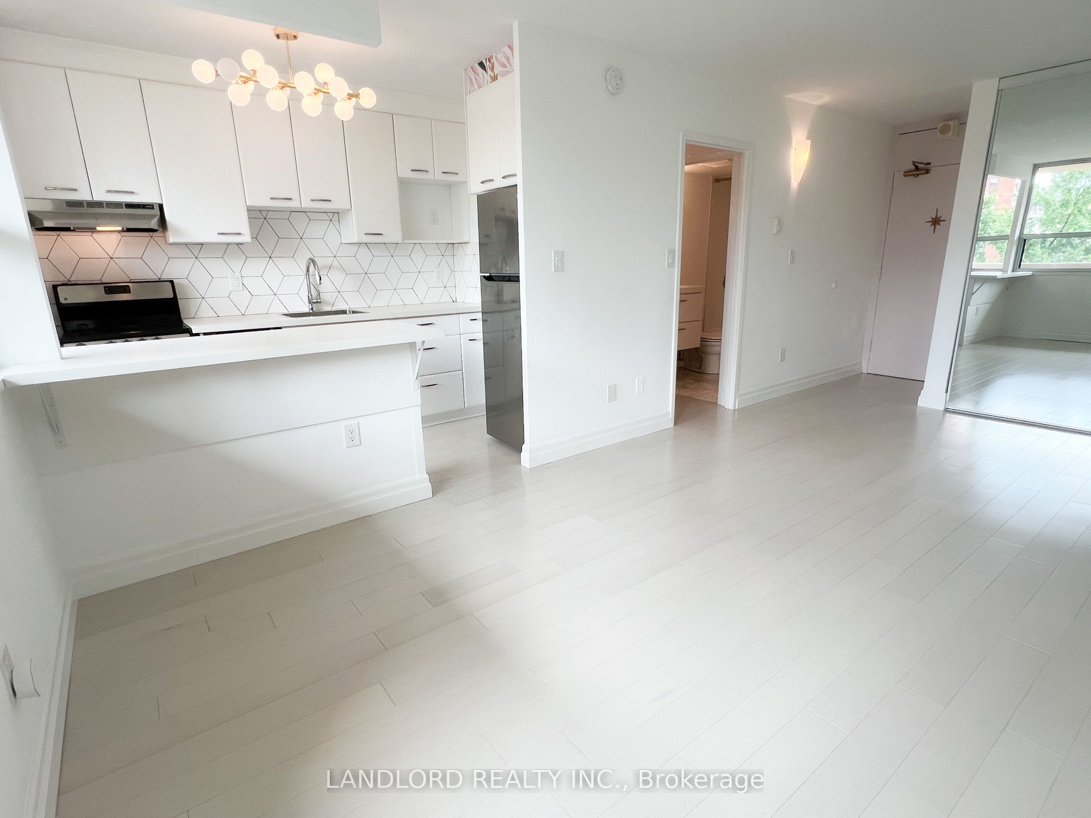 40 Homewood Avenue 811, Toronto, ON M4Y 2K2