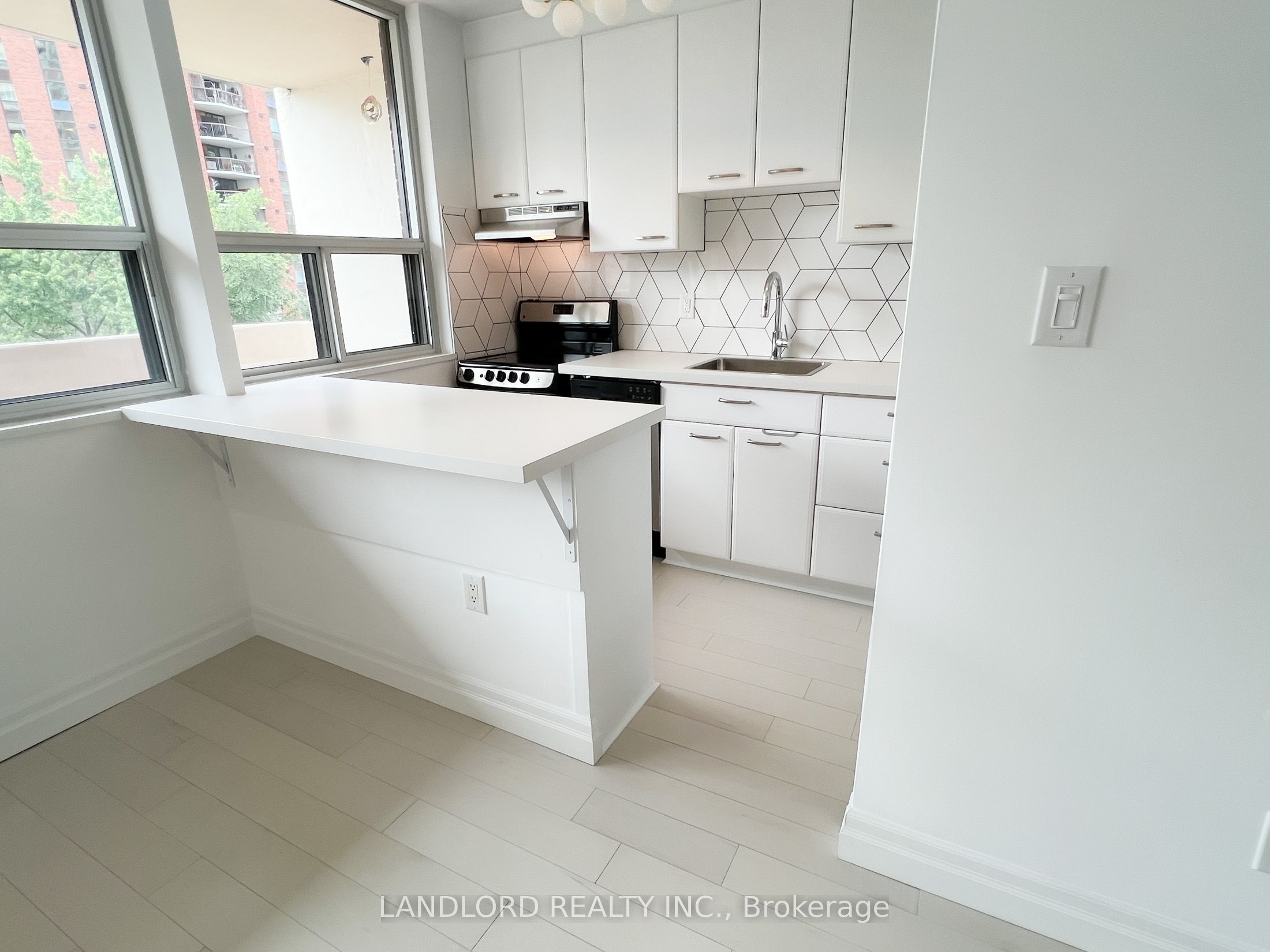 40 Homewood Avenue 811, Toronto, ON M4Y 2K2 photo 2