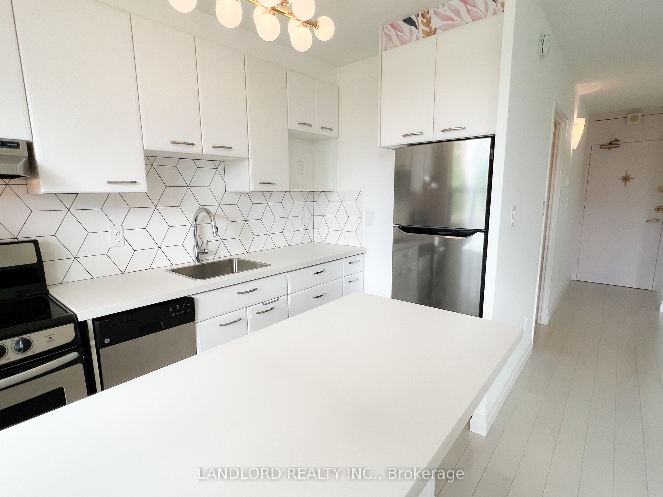 40 Homewood Avenue 811, Toronto, ON M4Y 2K2 photo 3