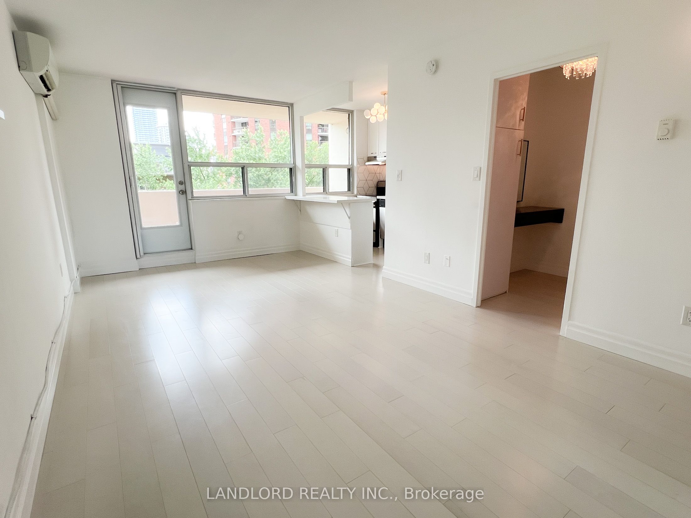 40 Homewood Avenue 811, Toronto, ON M4Y 2K2 photo 5