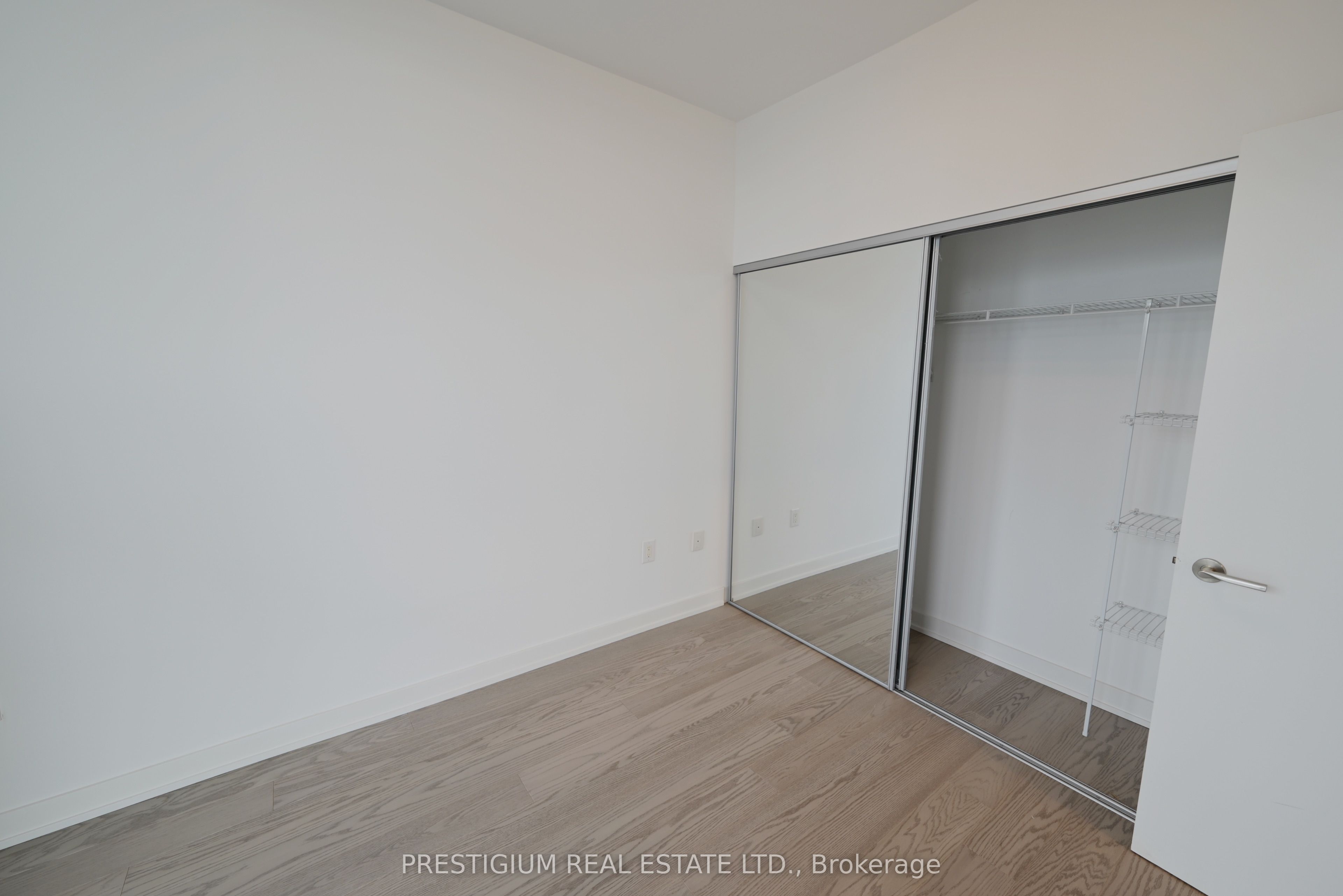 11 Wellesley Street 1804, Toronto, ON M4Y 0G4 photo 3