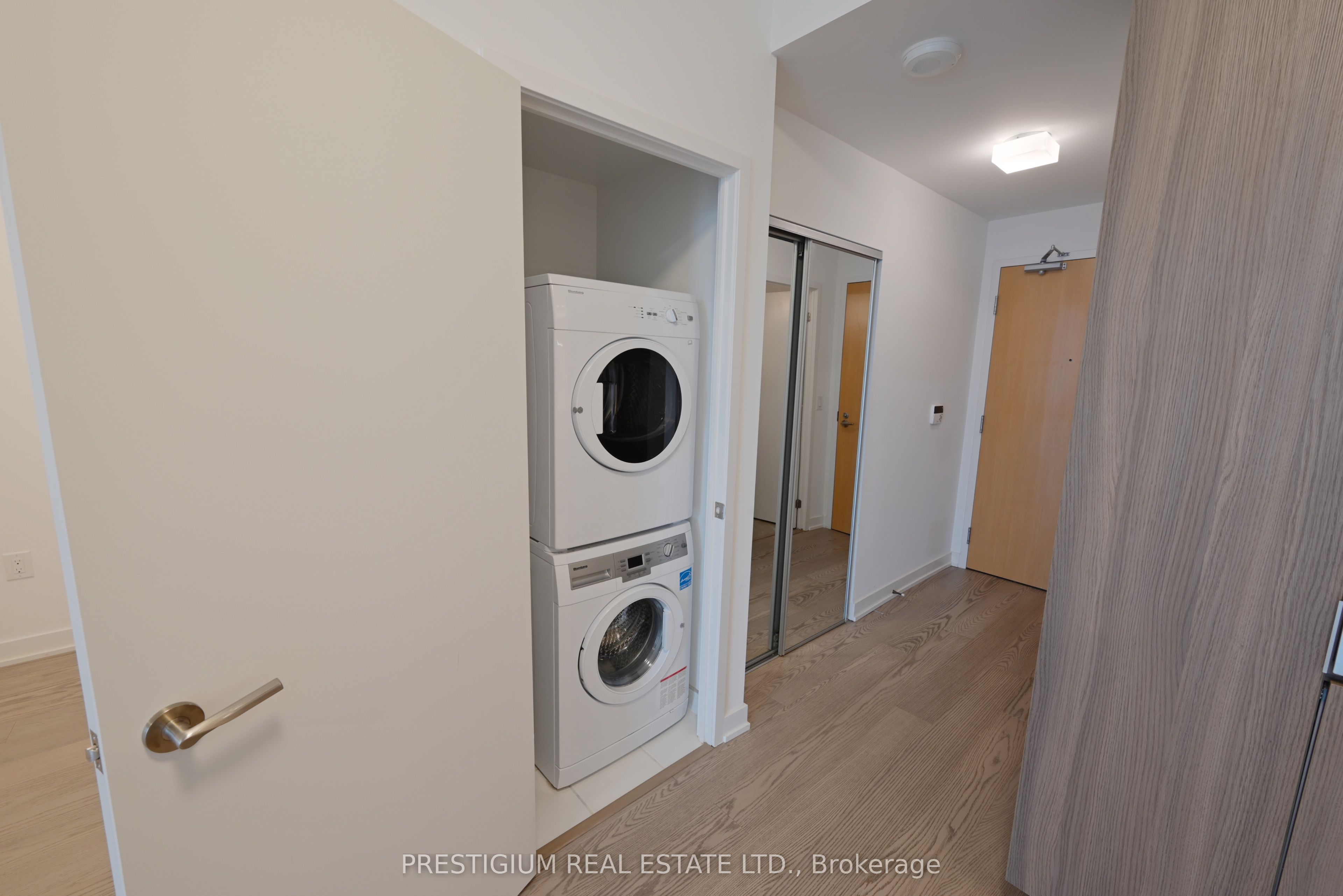 11 Wellesley Street 1804, Toronto, ON M4Y 0G4 photo 4