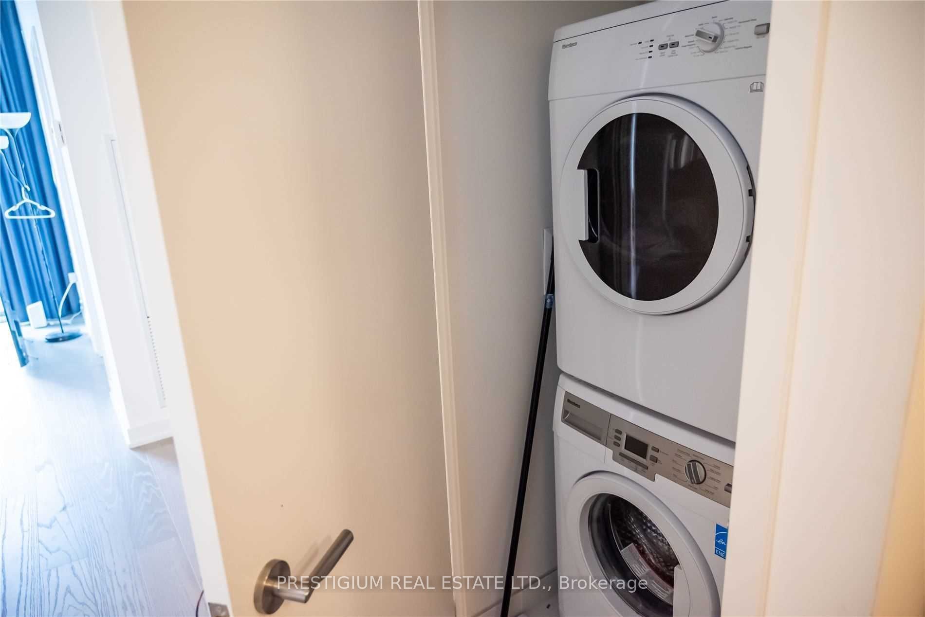 11 Wellesley Street 1804, Toronto, ON M4Y 0G4 photo 5