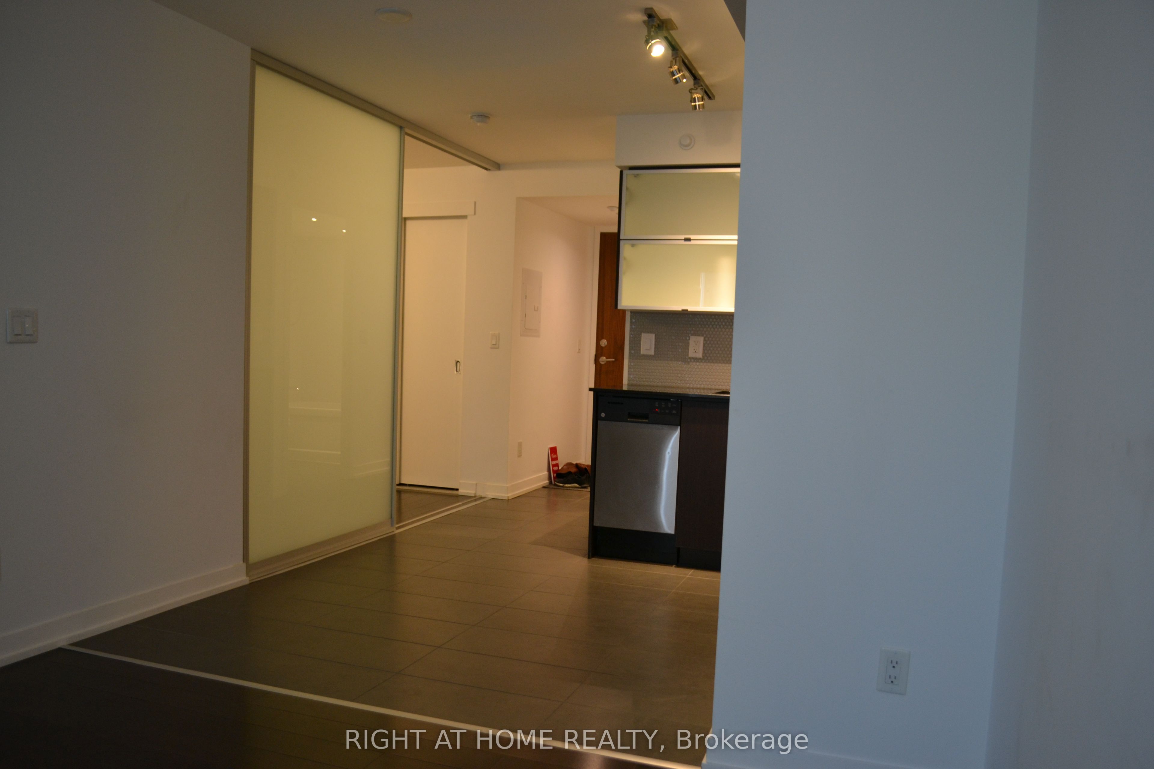 170 Fort York Boulevard 207, Toronto, ON M5V 0E6 photo 3