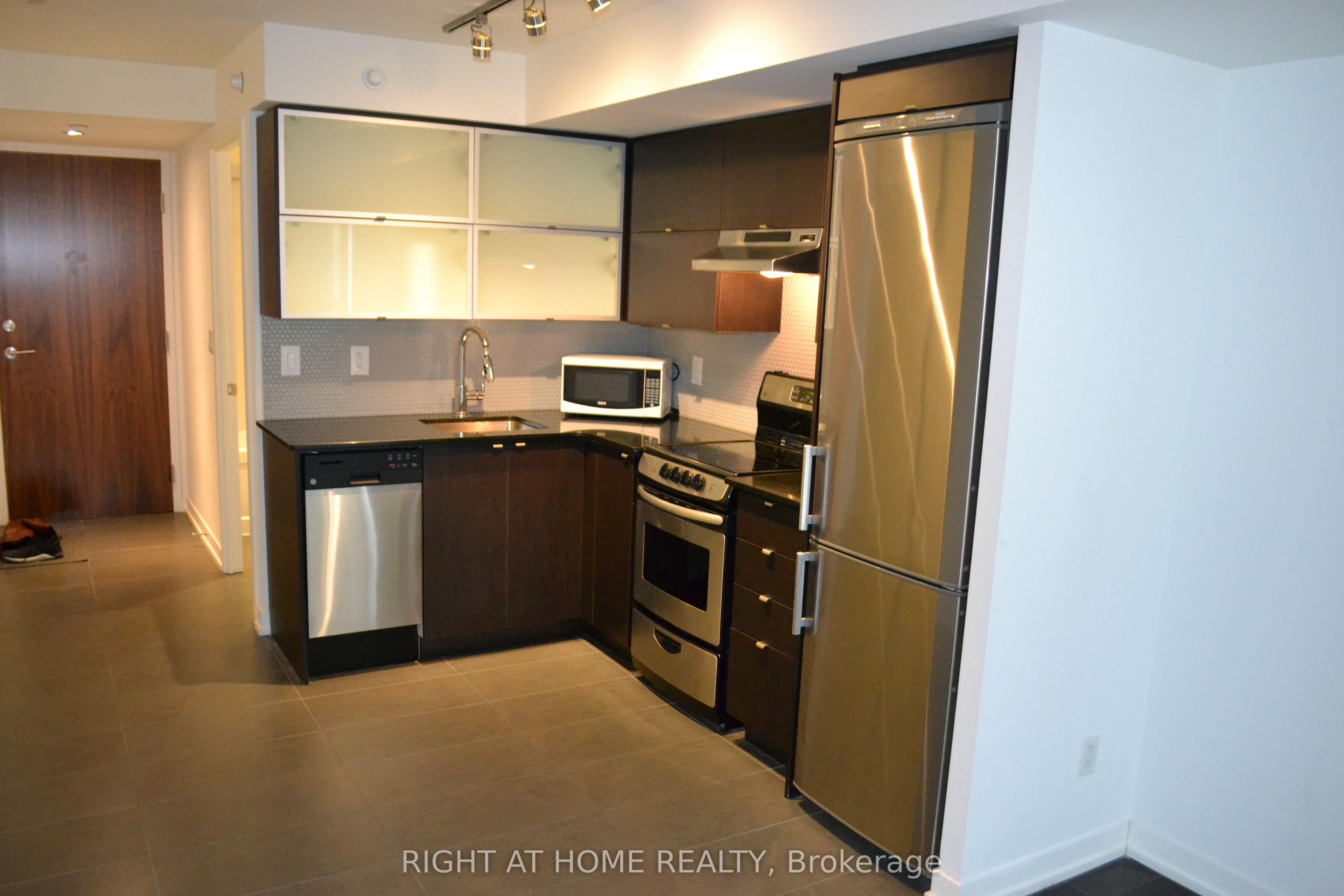 170 Fort York Boulevard 207, Toronto, ON M5V 0E6 photo 5