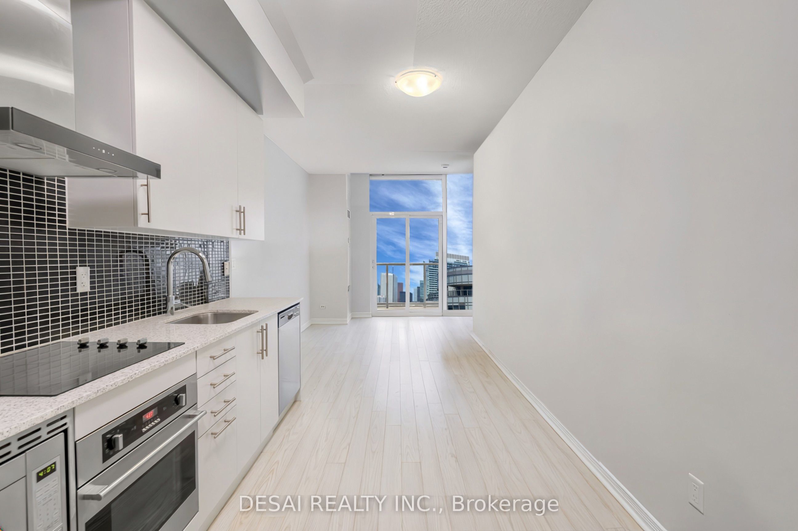 352 Front Street W 2321, Toronto, ON M5V 0K3 photo 2