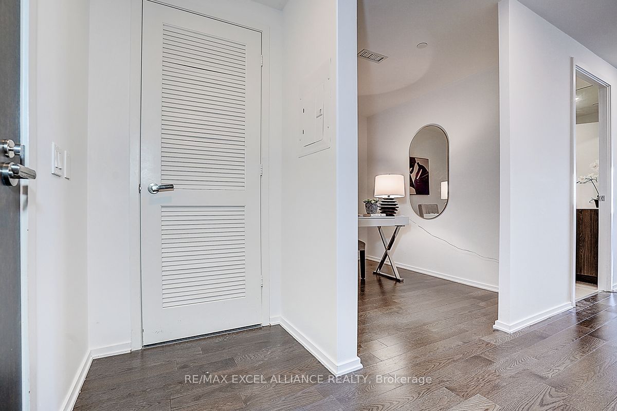 12 Bonnycastle Street 1005, Toronto, ON M5A 0C8 photo 2