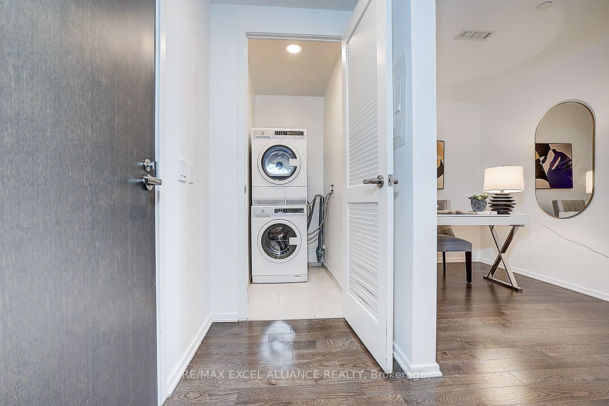 12 Bonnycastle Street 1005, Toronto, ON M5A 0C8 photo 3