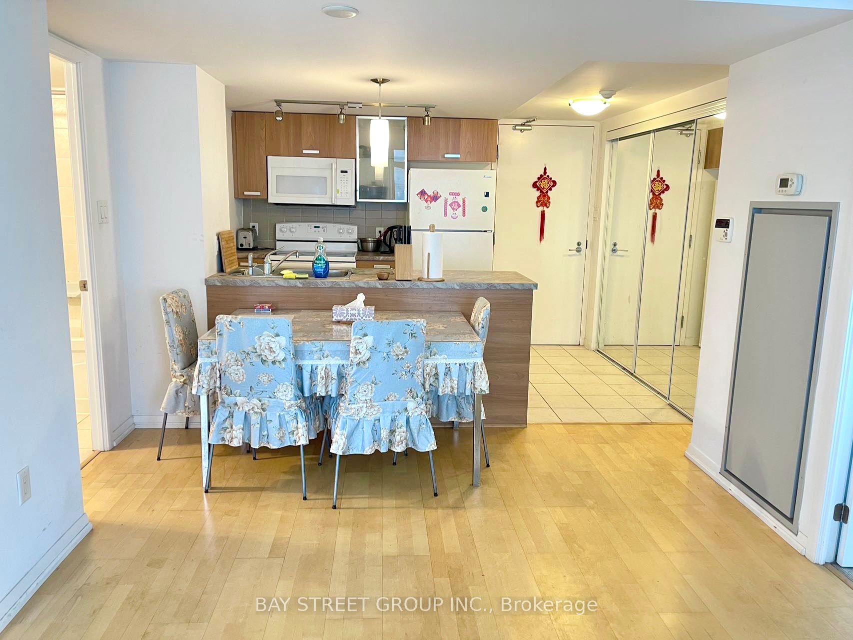 38 Grenville Street 1309, Toronto, ON M4Y 1A5 photo 2
