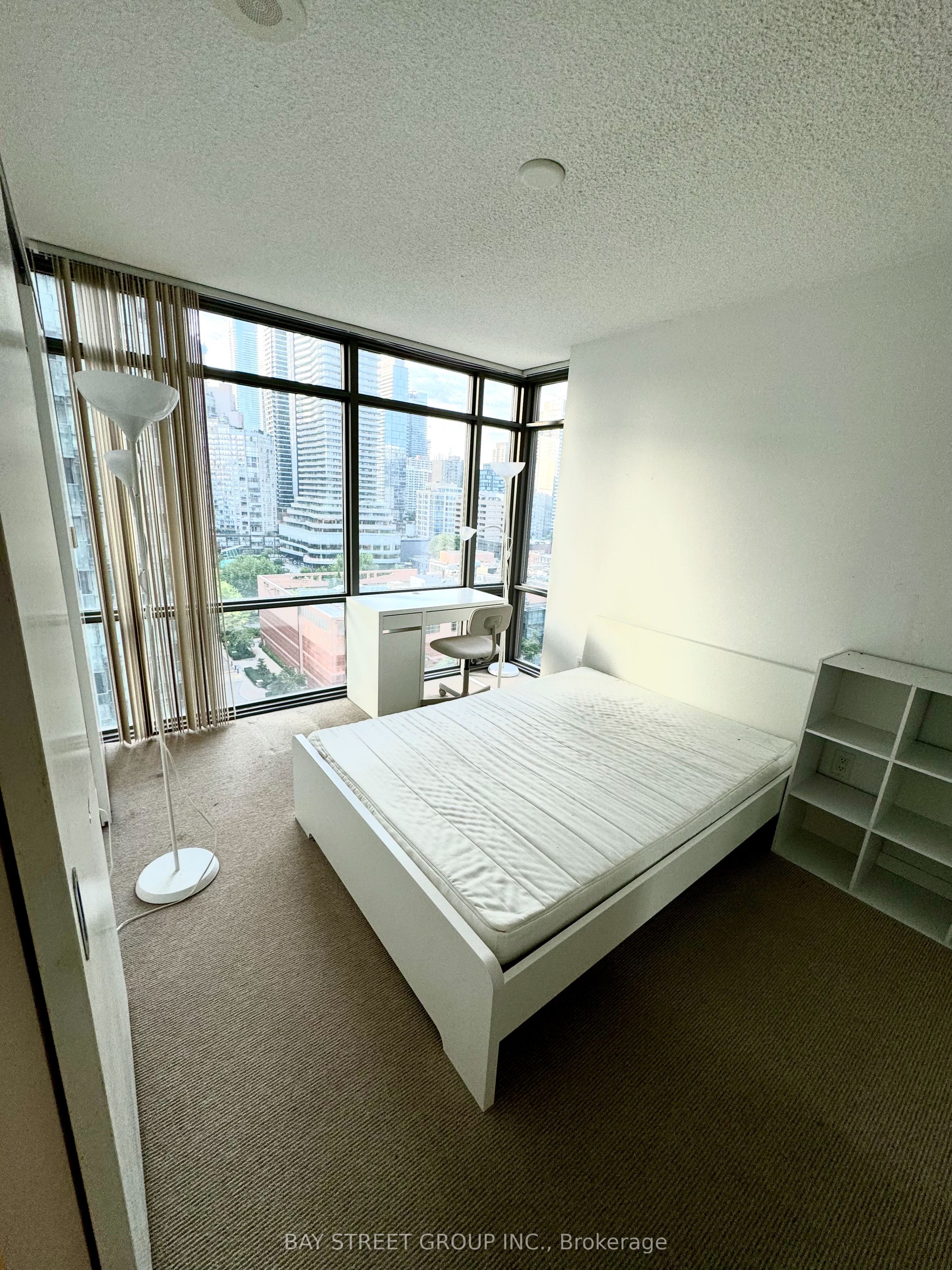 38 Grenville Street 1309, Toronto, ON M4Y 1A5 photo 3