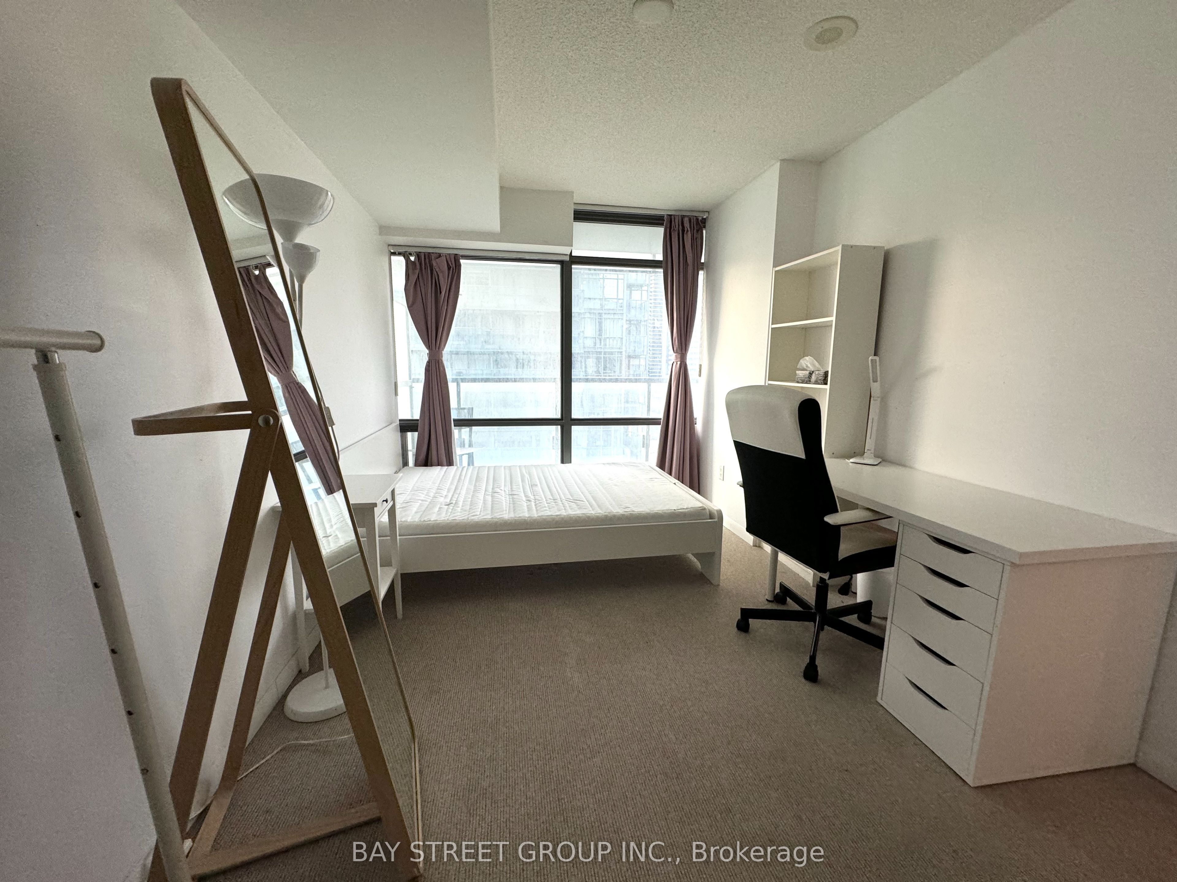 38 Grenville Street 1309, Toronto, ON M4Y 1A5 photo 5