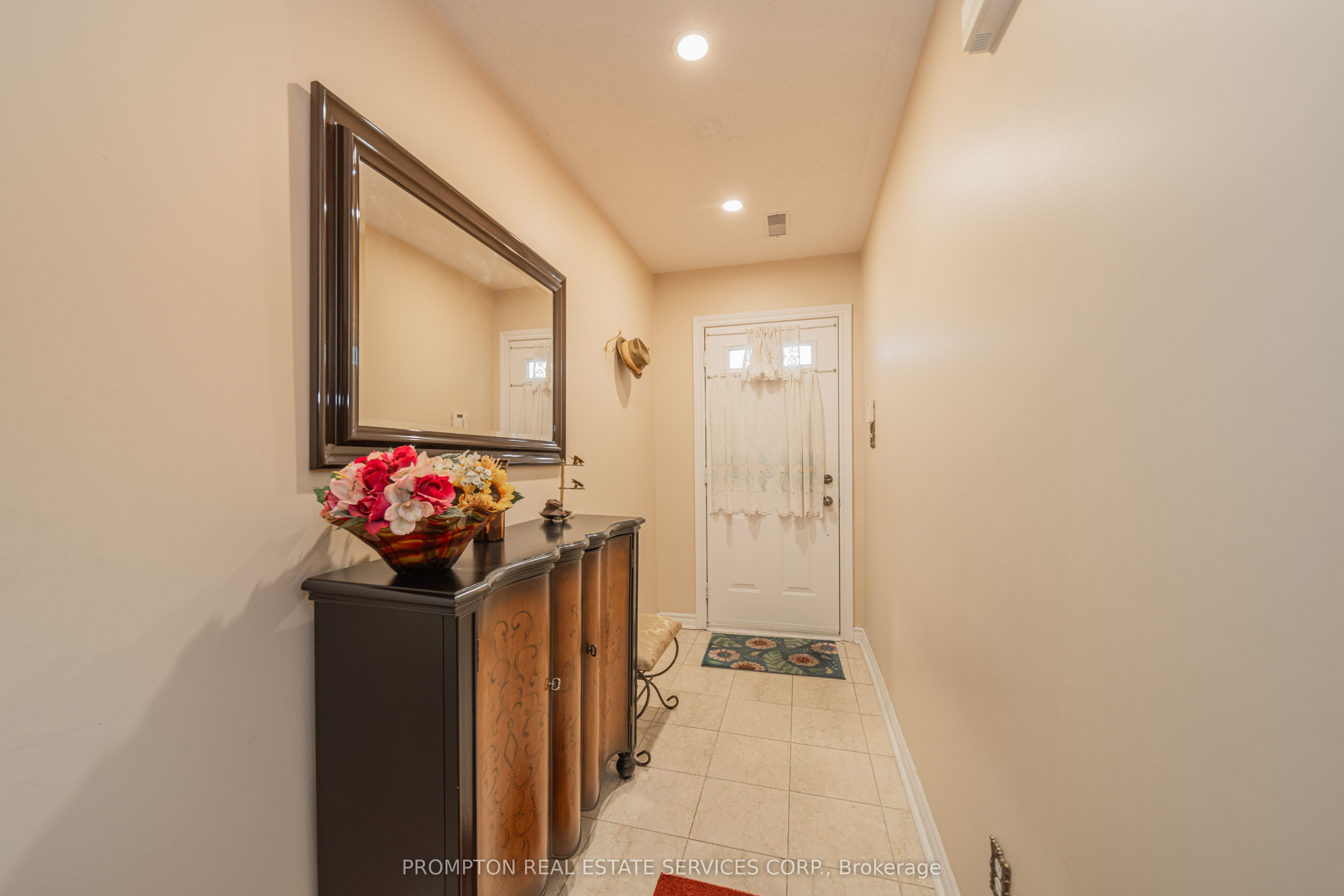 25 Routliffe Lane, Toronto, ON M2N 0A5 photo 2