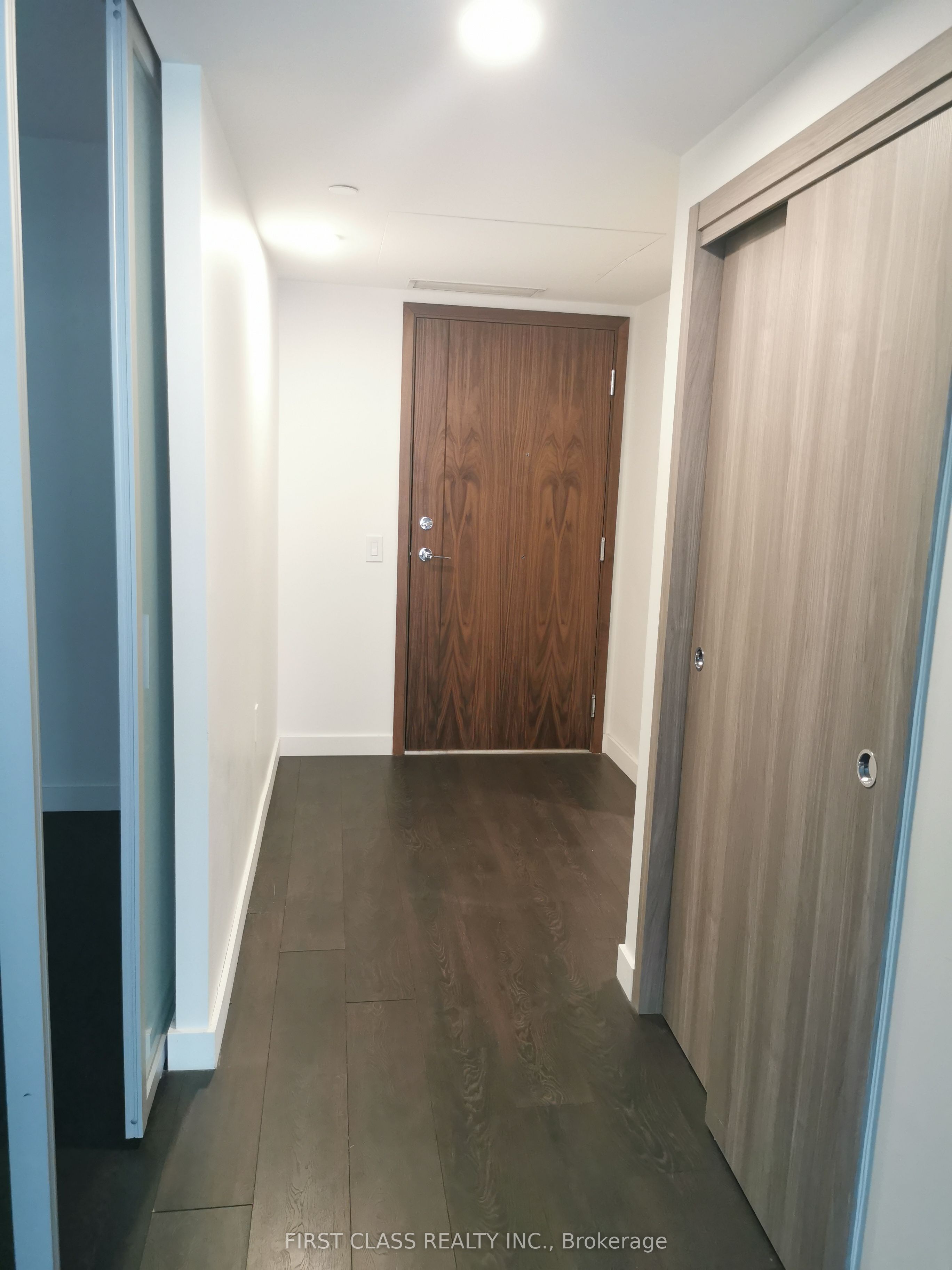 38 Widmer Street 710, Toronto, ON M5V 2E9 photo 5