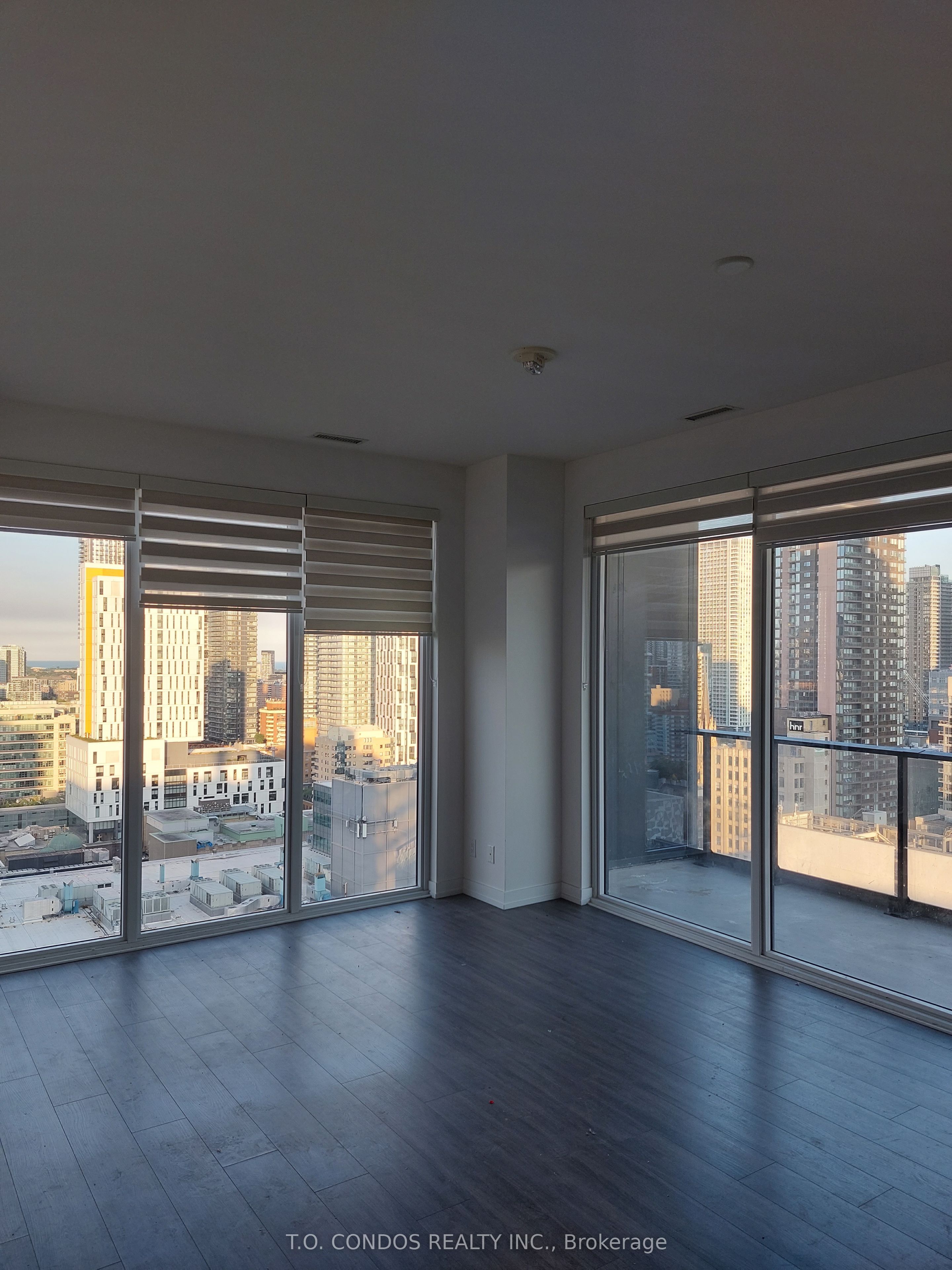 20 Edward Street 2103, Toronto, ON M5G 1C9 photo 5