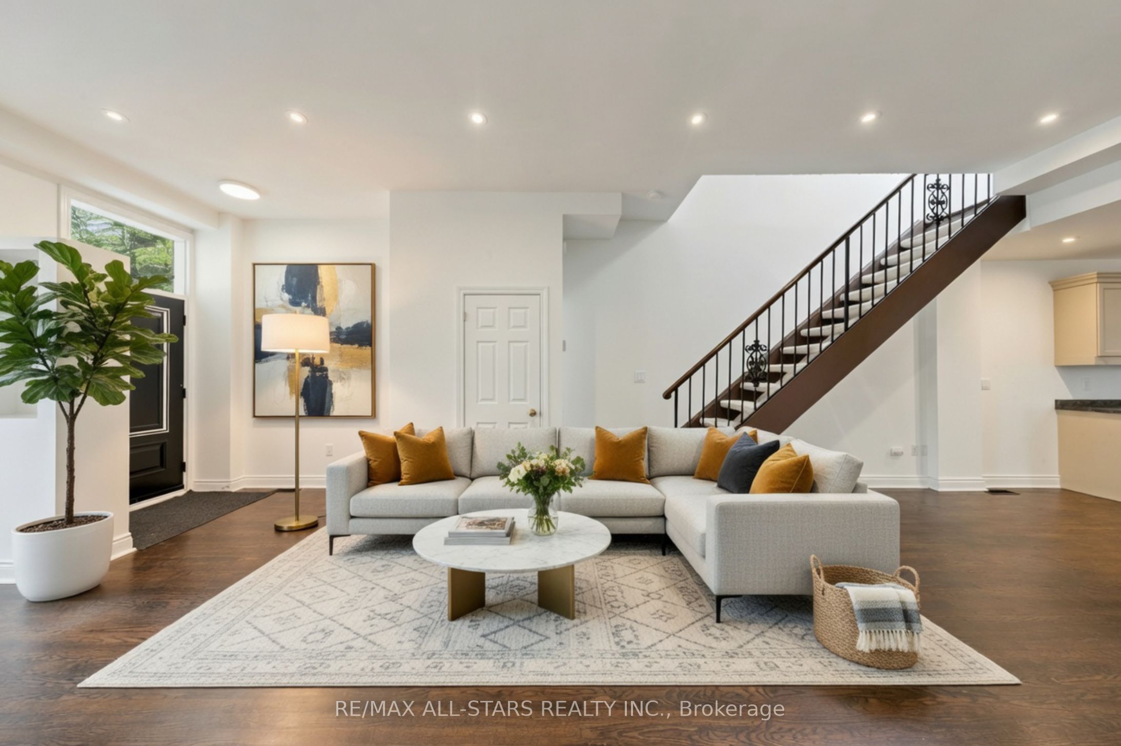 68 Macpherson Avenue Main & Upper, Toronto, ON M5R 1W8