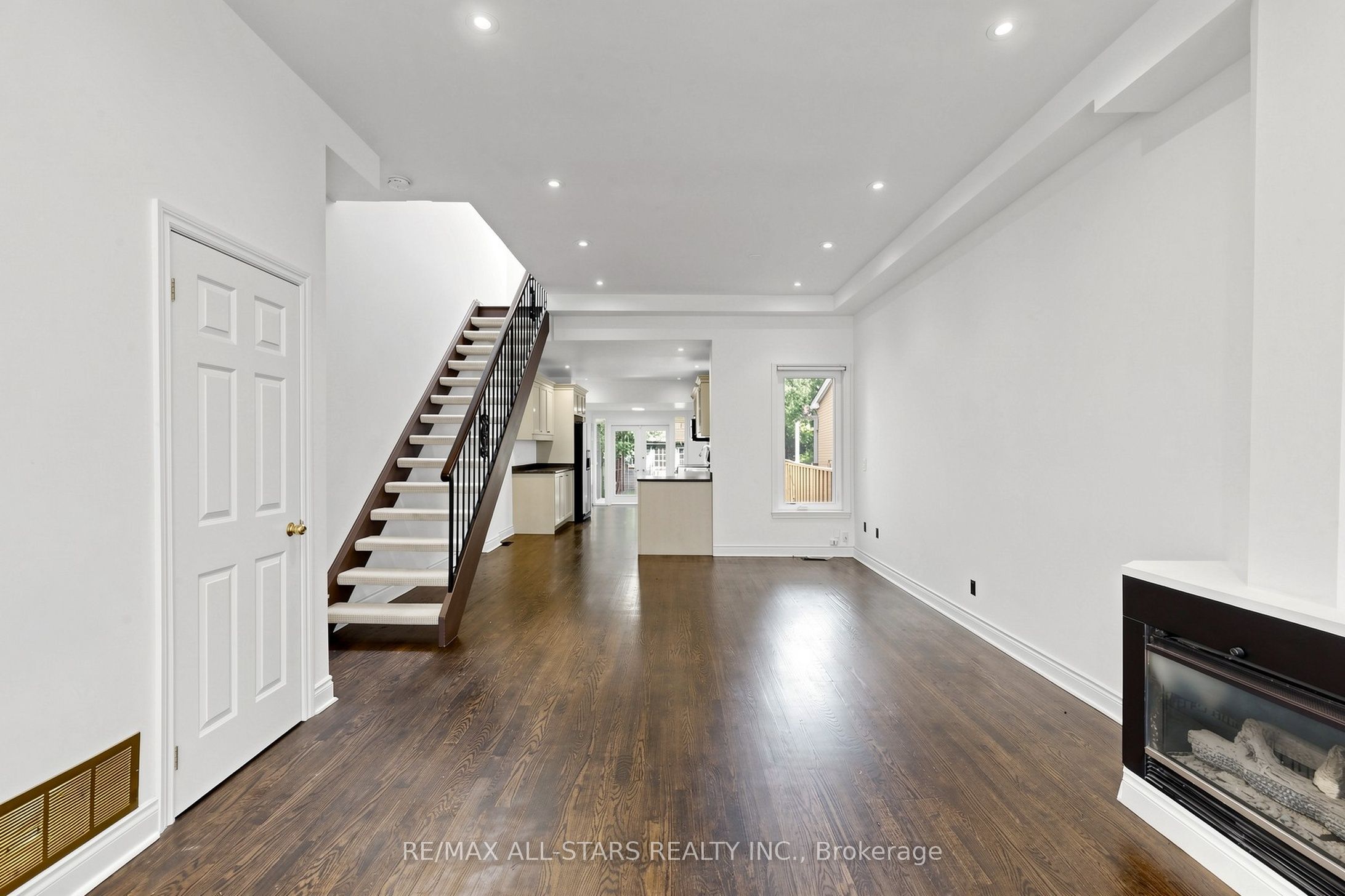68 Macpherson Avenue Main & Upper, Toronto, ON M5R 1W8 photo 2
