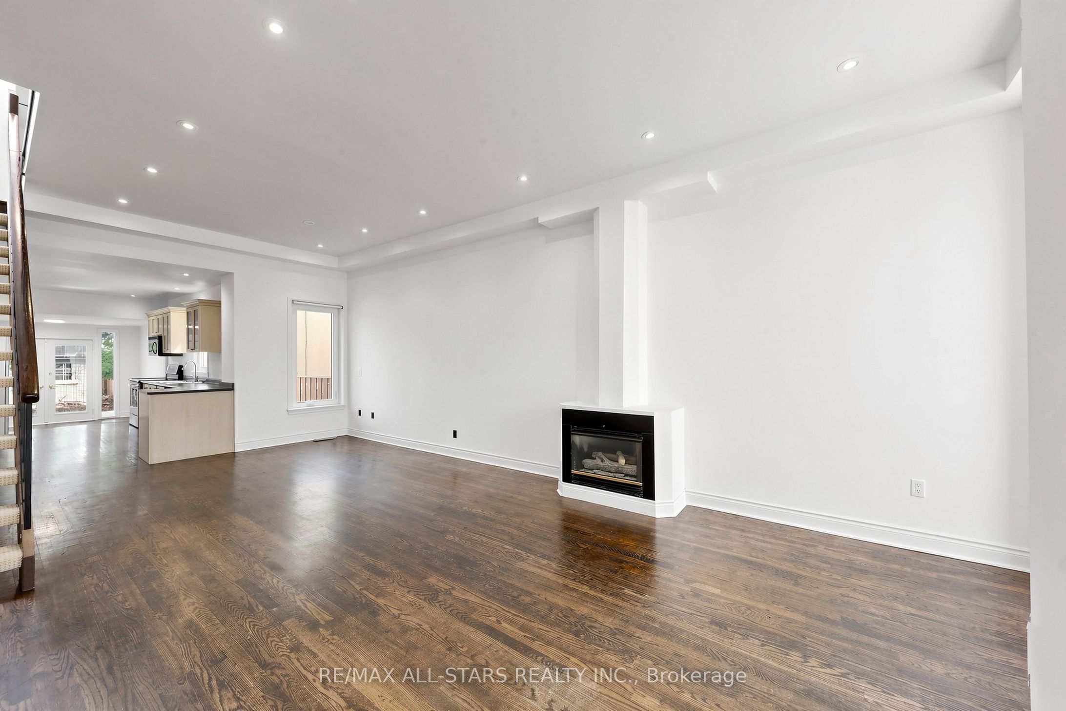 68 Macpherson Avenue Main & Upper, Toronto, ON M5R 1W8 photo 4