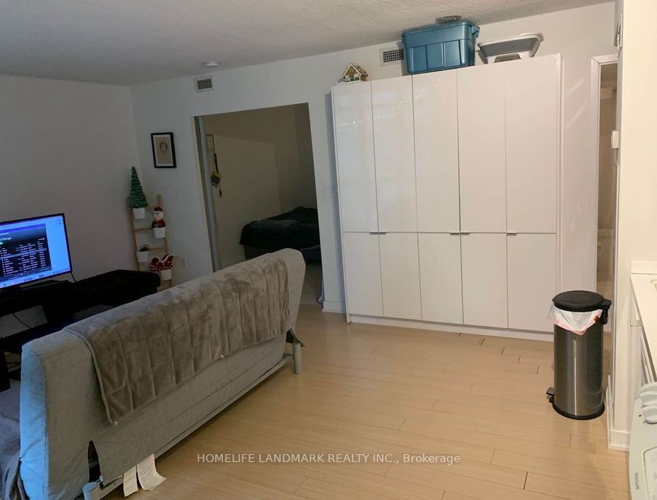 15 Iceboat Terrace 631, Toronto, ON M5V 4A5 photo 3