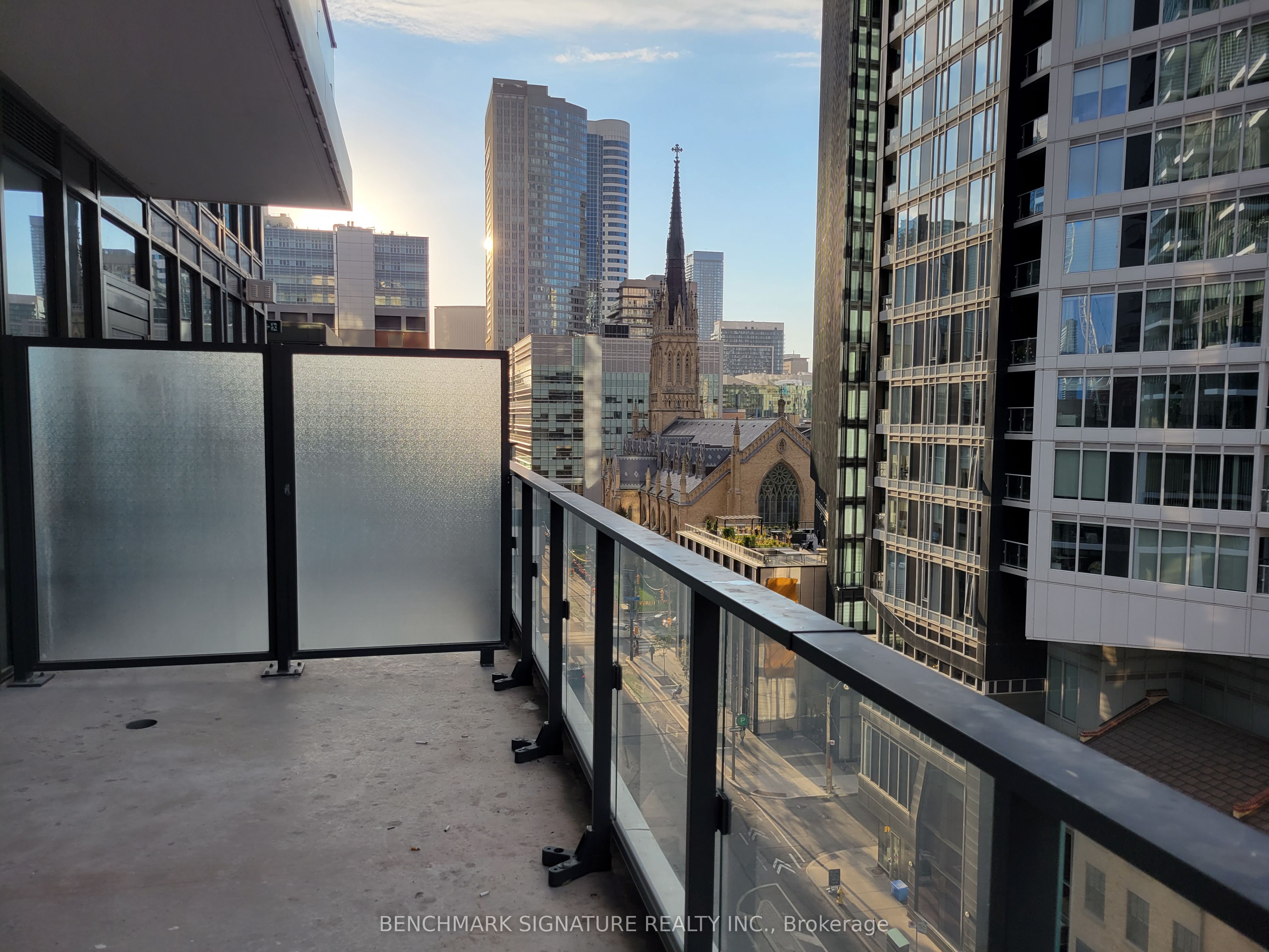 77 Shuter Street 911, Toronto, ON M5B 0B8