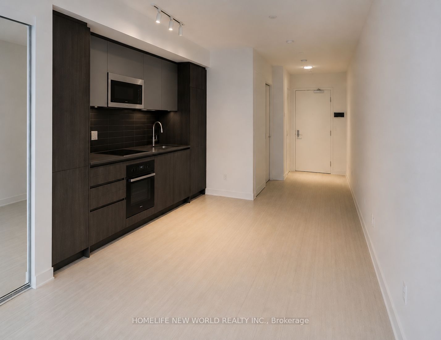 400 King Street W 1110, Toronto, ON M5V 0X8 photo 4